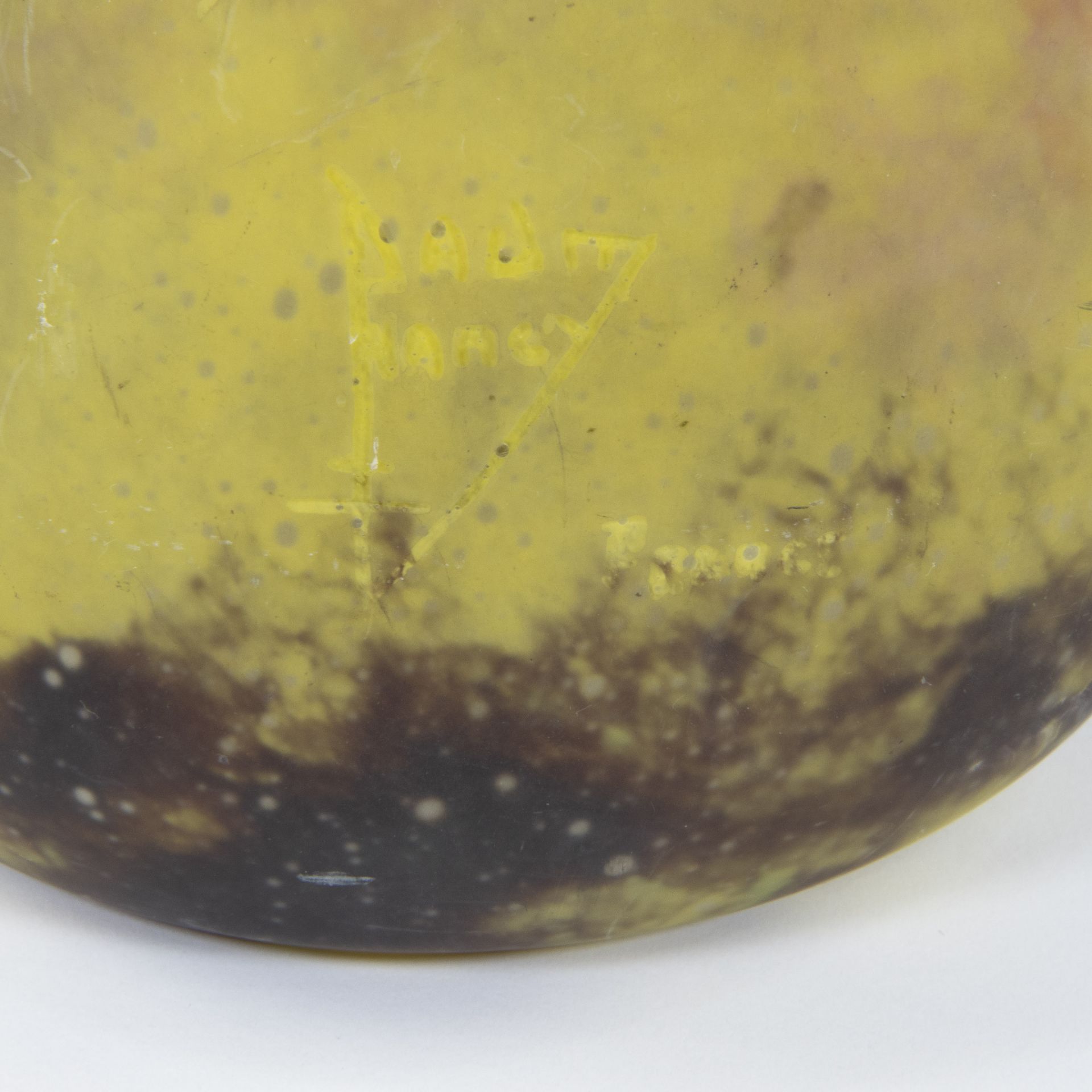 Soliflore vase in yellow and brown marbled glass paste signed Daum Nancy - Bild 6 aus 6