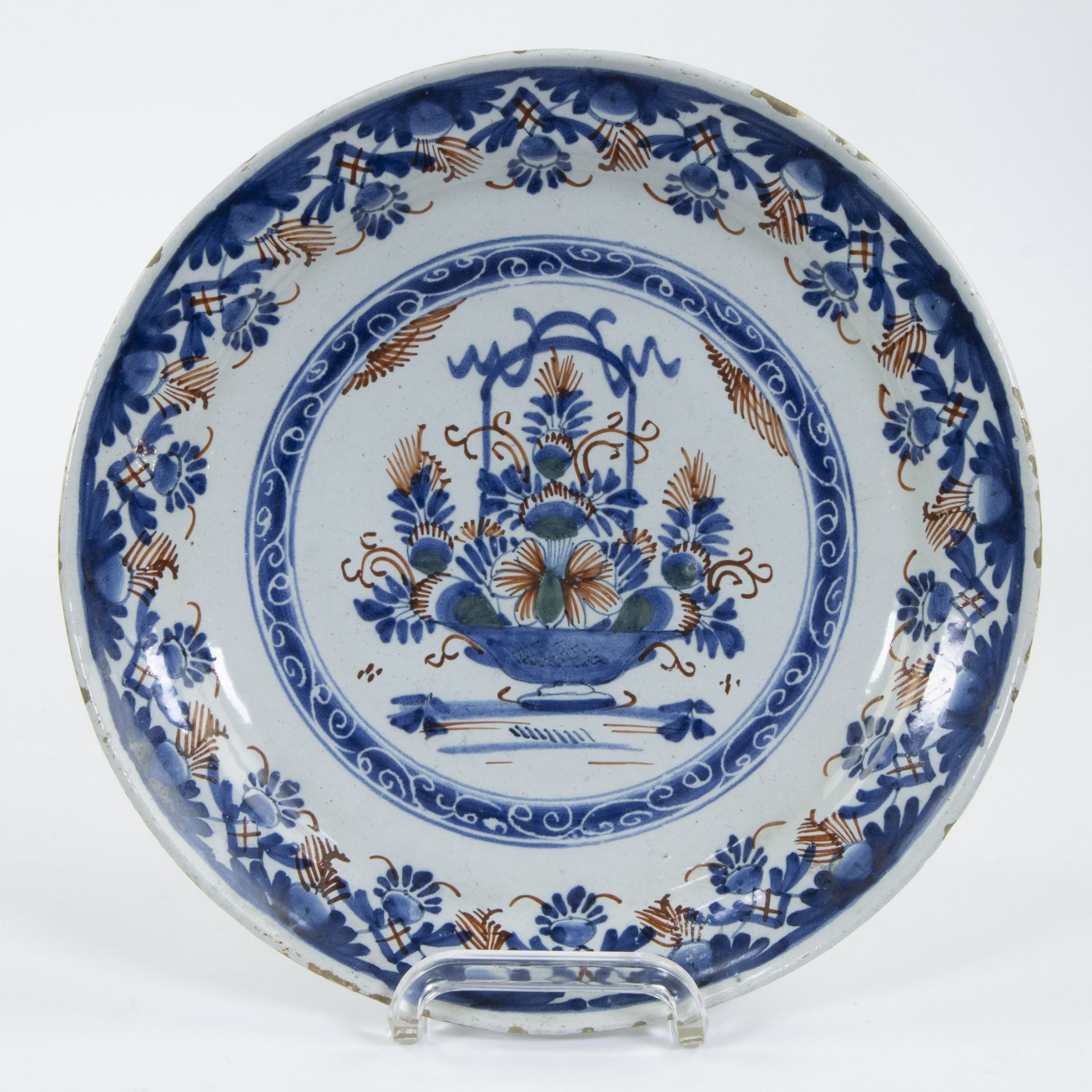 Delft dish with floral decor 18th century marked MES and polychrome Delft plate - Bild 4 aus 5