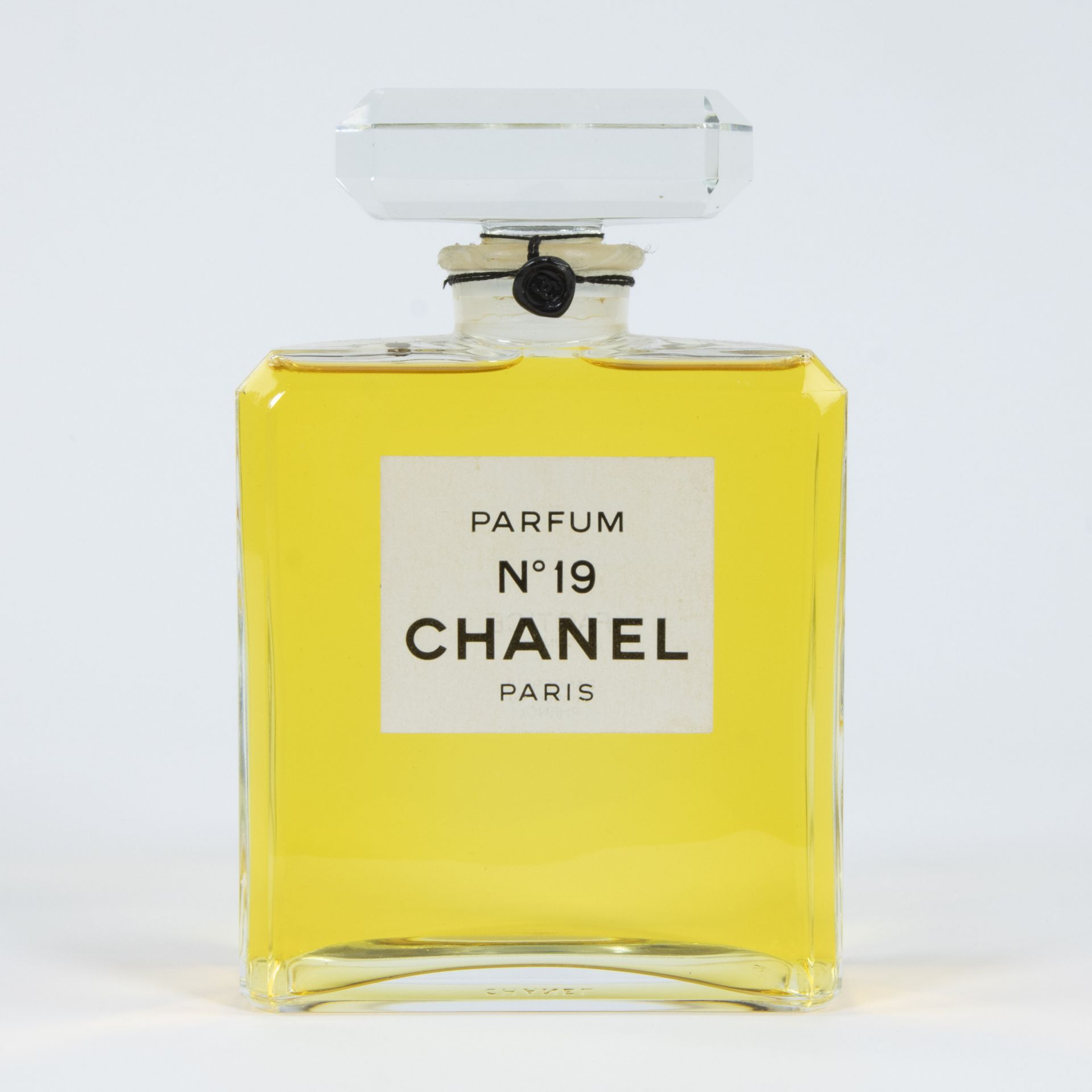 Factice perfume bottle CHANEL n° 19 Paris