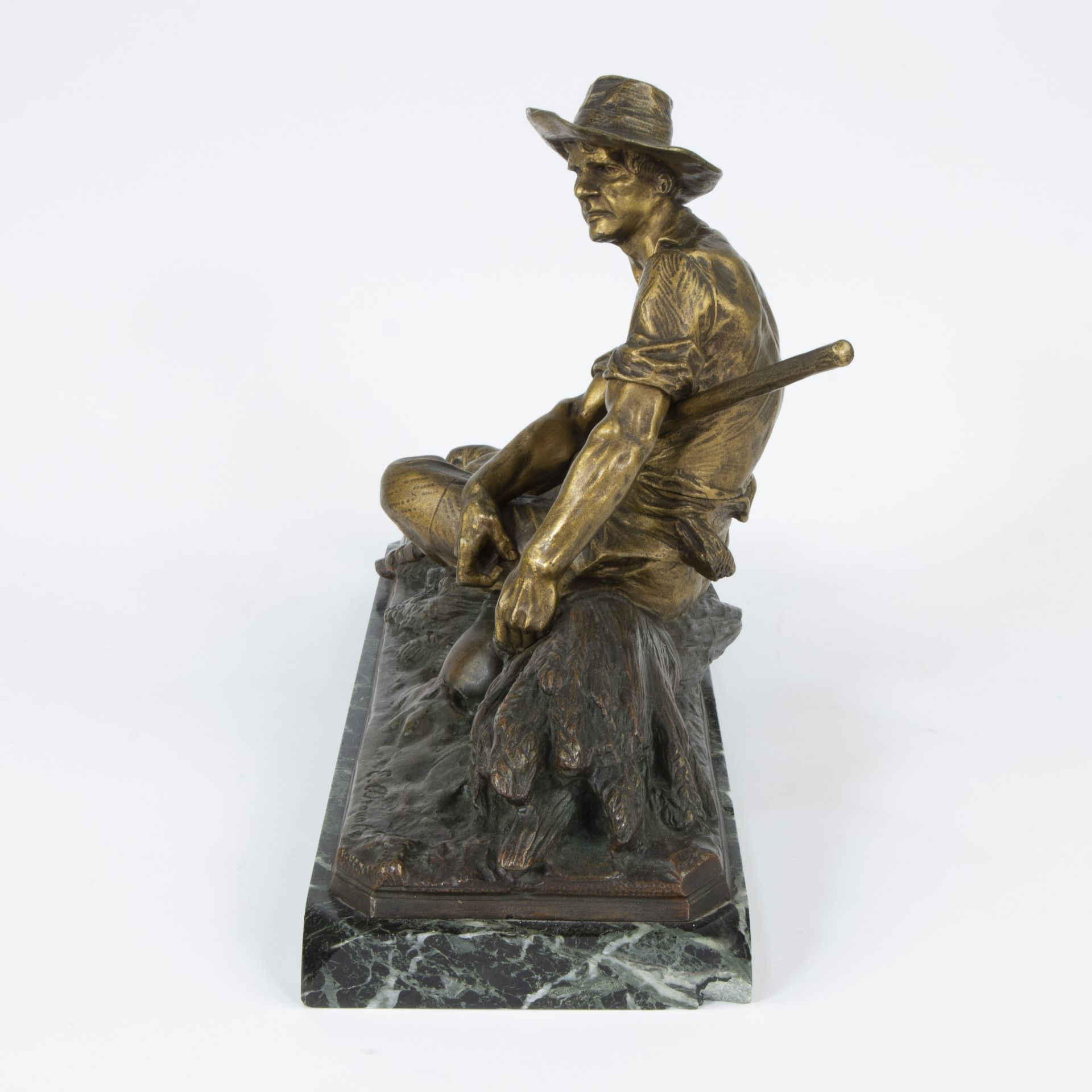 Edouard DROUOT (1859-1945), gold patinated bronze sculpture of a resting peasant on marble plinth, s - Bild 4 aus 5