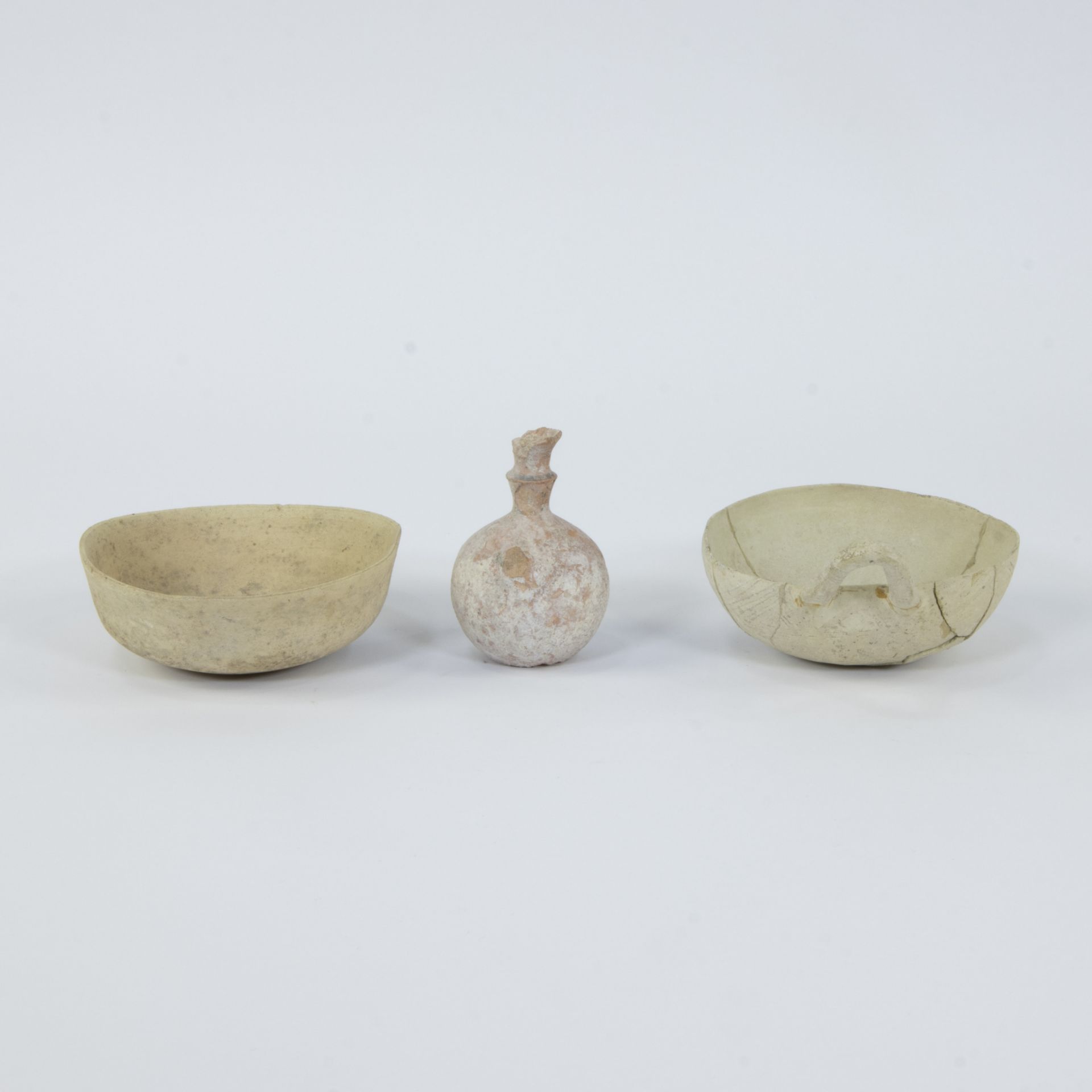 Pottery from ancient Greece, 2 bowls and a flask - Bild 2 aus 5