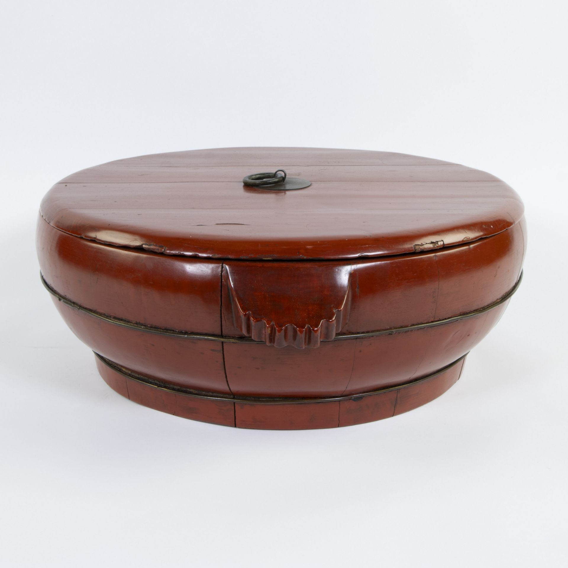 Old red lacquered large Chinese rice box - Image 4 of 5