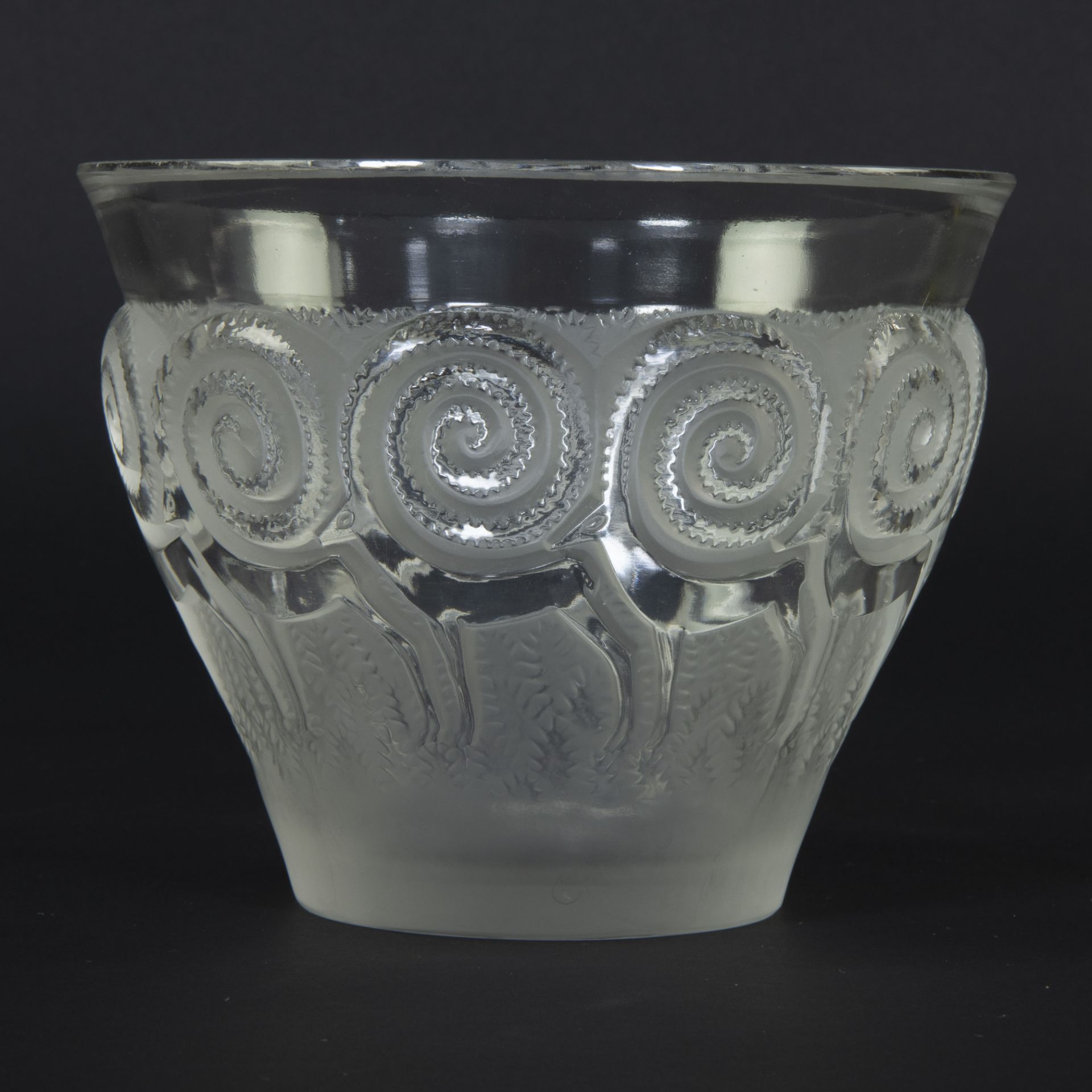 René Lalique 'Rennes' vase in frosted and polished glass, design 1933, marked Lalique France - Bild 3 aus 5