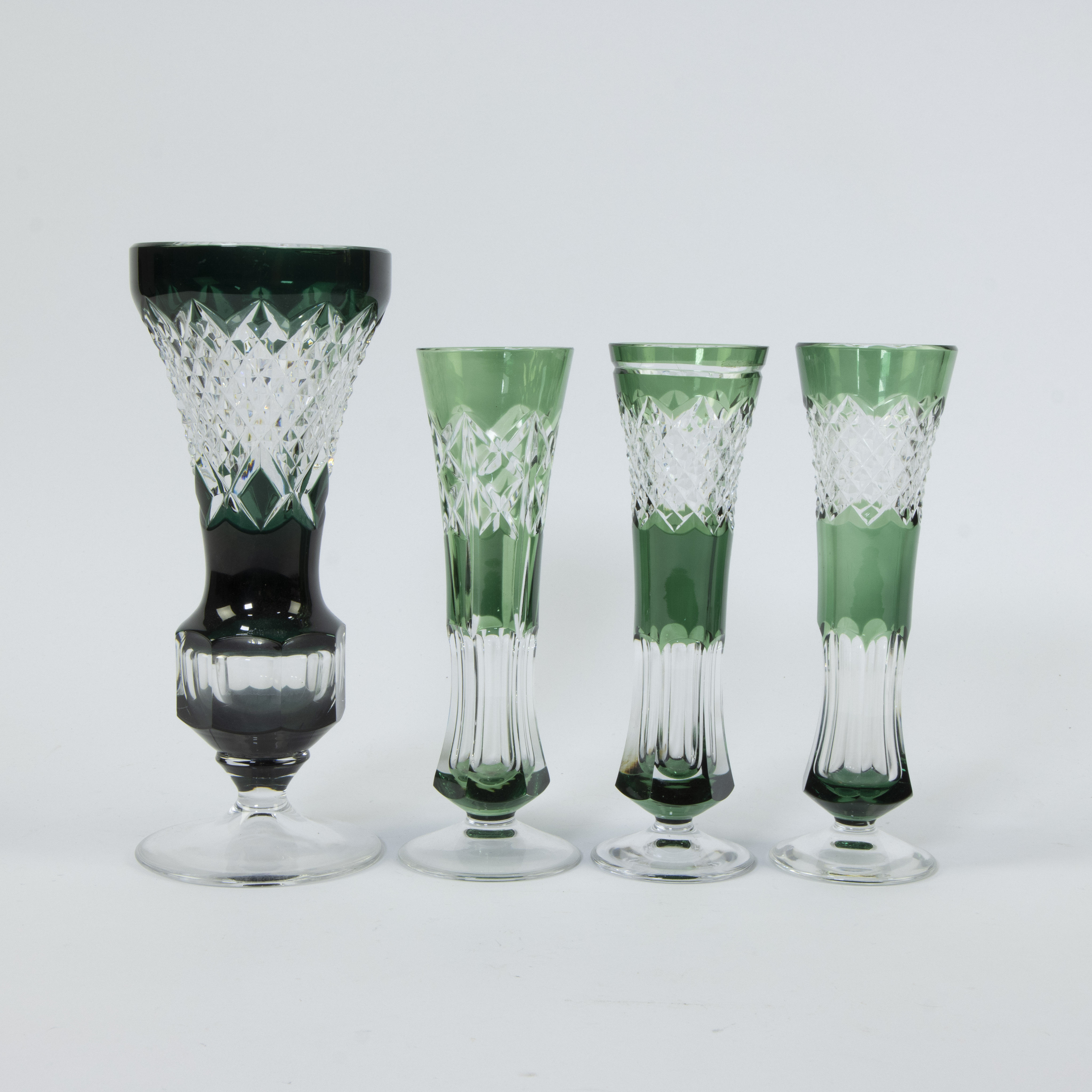 Collection of 4 green and clear cut crystal vases Val Saint Lambert - Image 3 of 4