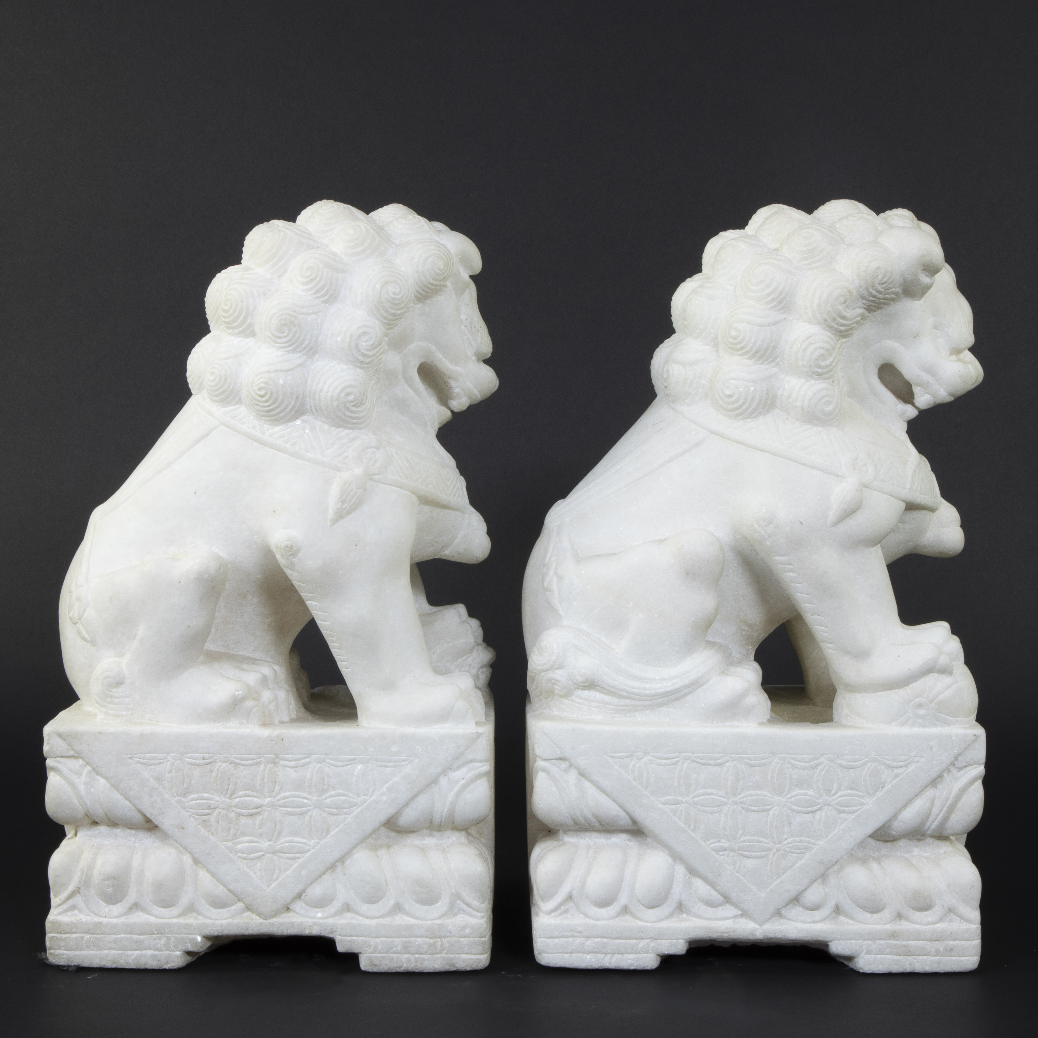 Pair of marble Chinese temple guards or Foo lions, 20th century - Image 4 of 4