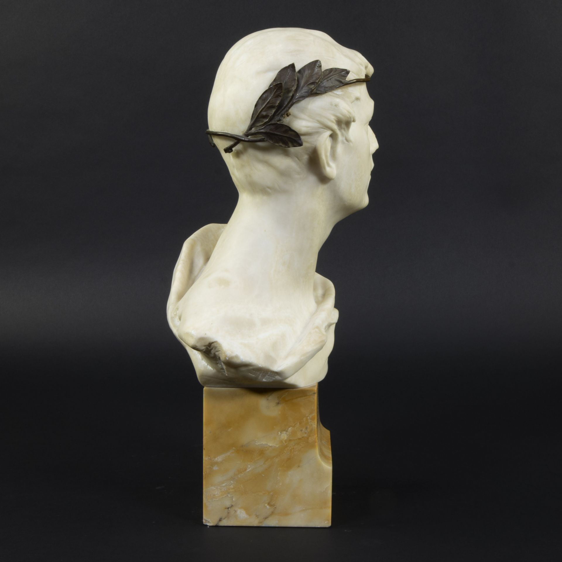Julius Paul SCHMIDT-FELLING (1835-1920) (attributed), bust of a young victor in alabaster with bronz - Bild 4 aus 4