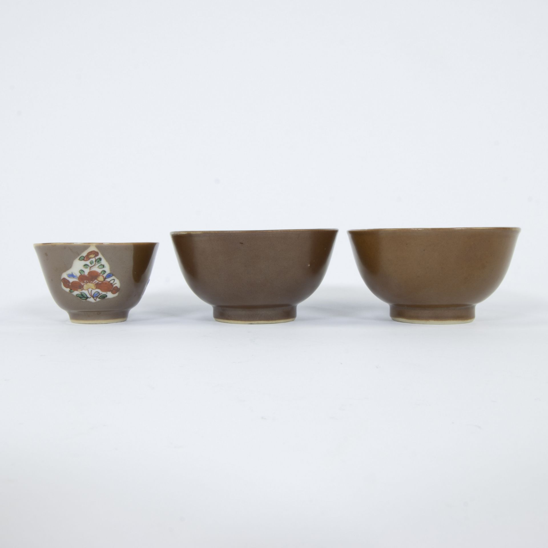 Collection of Chinese, Imari and capuchin cups, 18th century - Image 9 of 9