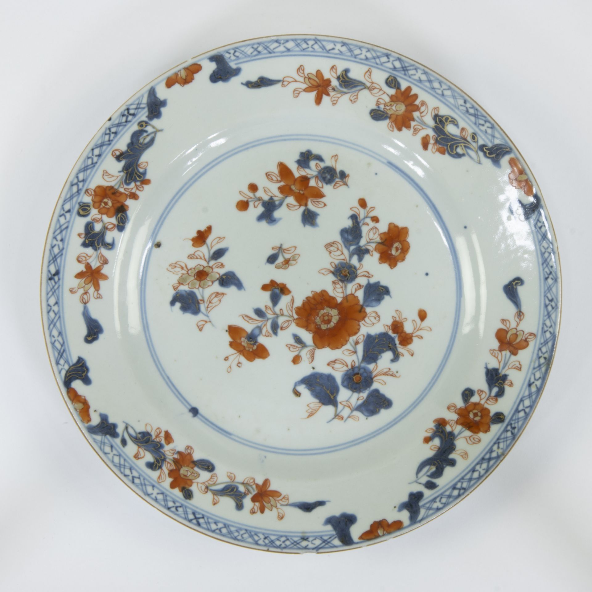 A set of 8 Imari porcelain dinner plates, decorated with peony, scattered flowers and Buddha hand ci - Image 12 of 19