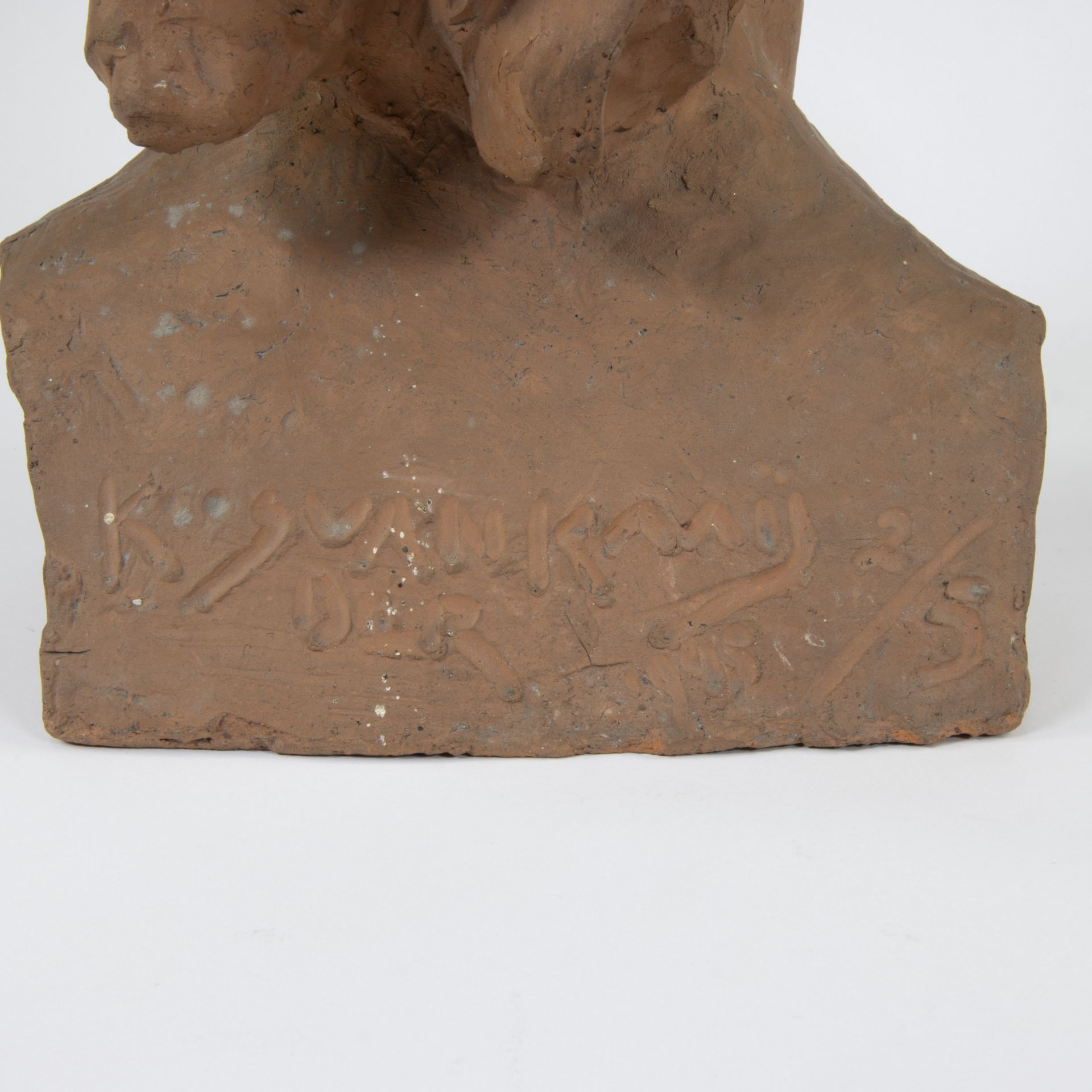 Koos VAN DER KAAIJ (1900-1976), head of a girl with bow tie in terracotta, signed and dated 1937 and - Image 10 of 10