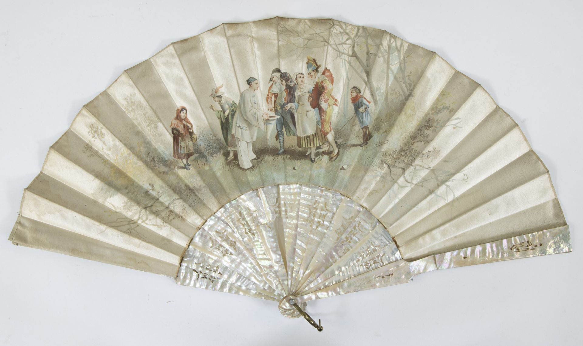 Set of 2 fans with hand-painted romantic decor, one signed and in a gilt Louis XV frame behind glass - Bild 2 aus 4