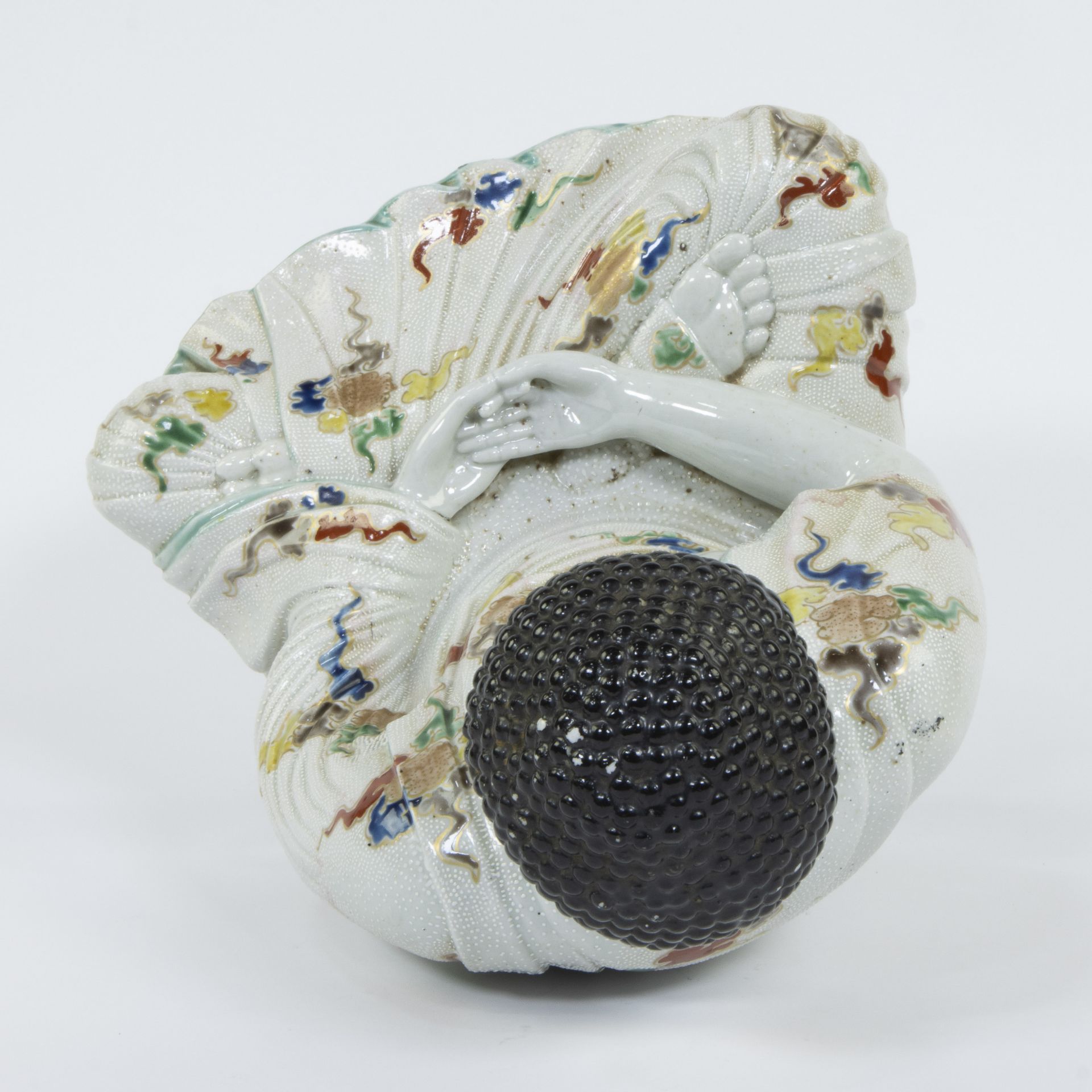 Japanese porcelain statue of a seated Buddha on wooden plinth, circa 1900s - Image 6 of 6