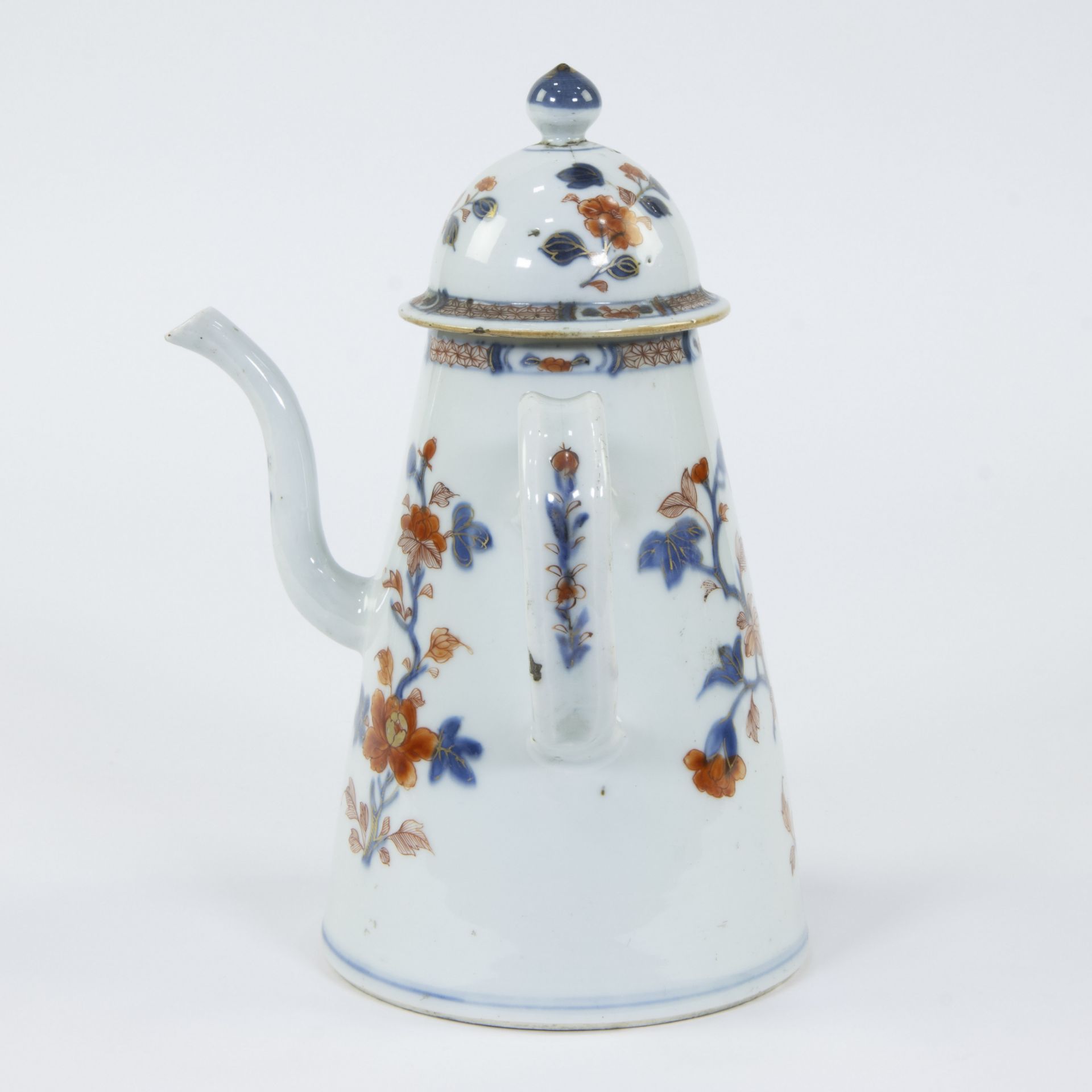 A Chinese porcelain Imari coffee pot and lid decorated with flowering peonies, a bird on a branch an - Image 4 of 6