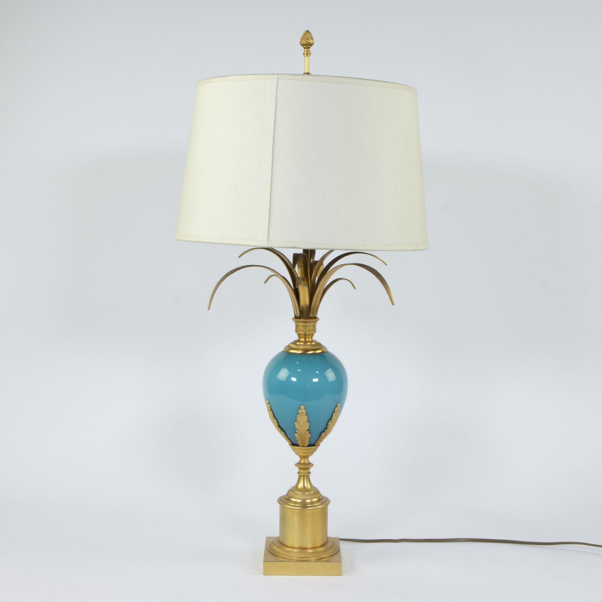 Boulanger turquoise Ostrich egg table lamp in opaline and gilt brass - Image 3 of 4