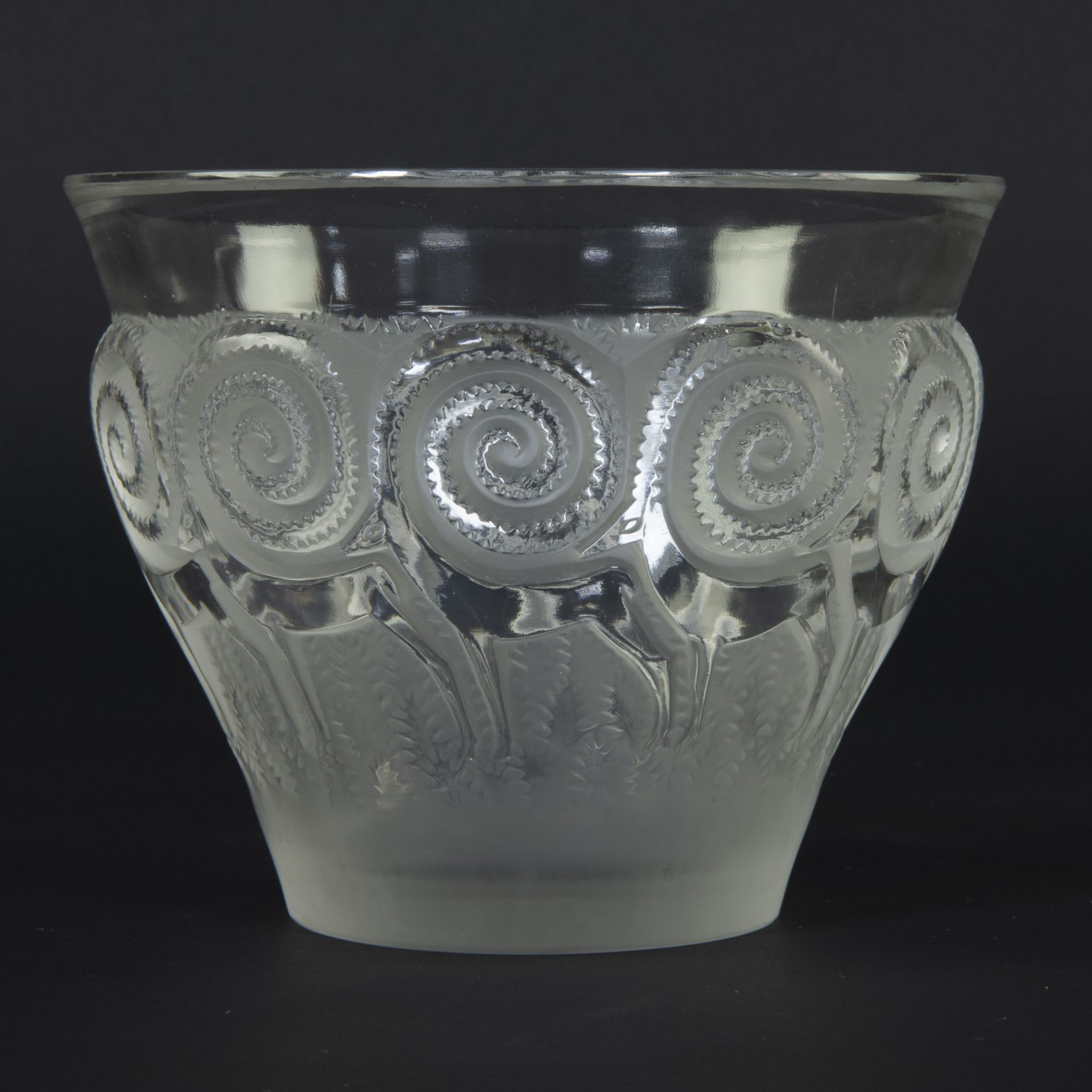 René Lalique 'Rennes' vase in frosted and polished glass, design 1933, marked Lalique France - Bild 4 aus 5
