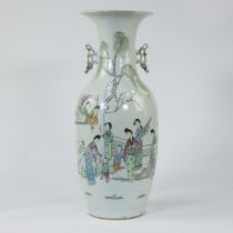 Chinese famille rose vase with decor of garden scene, 19th century