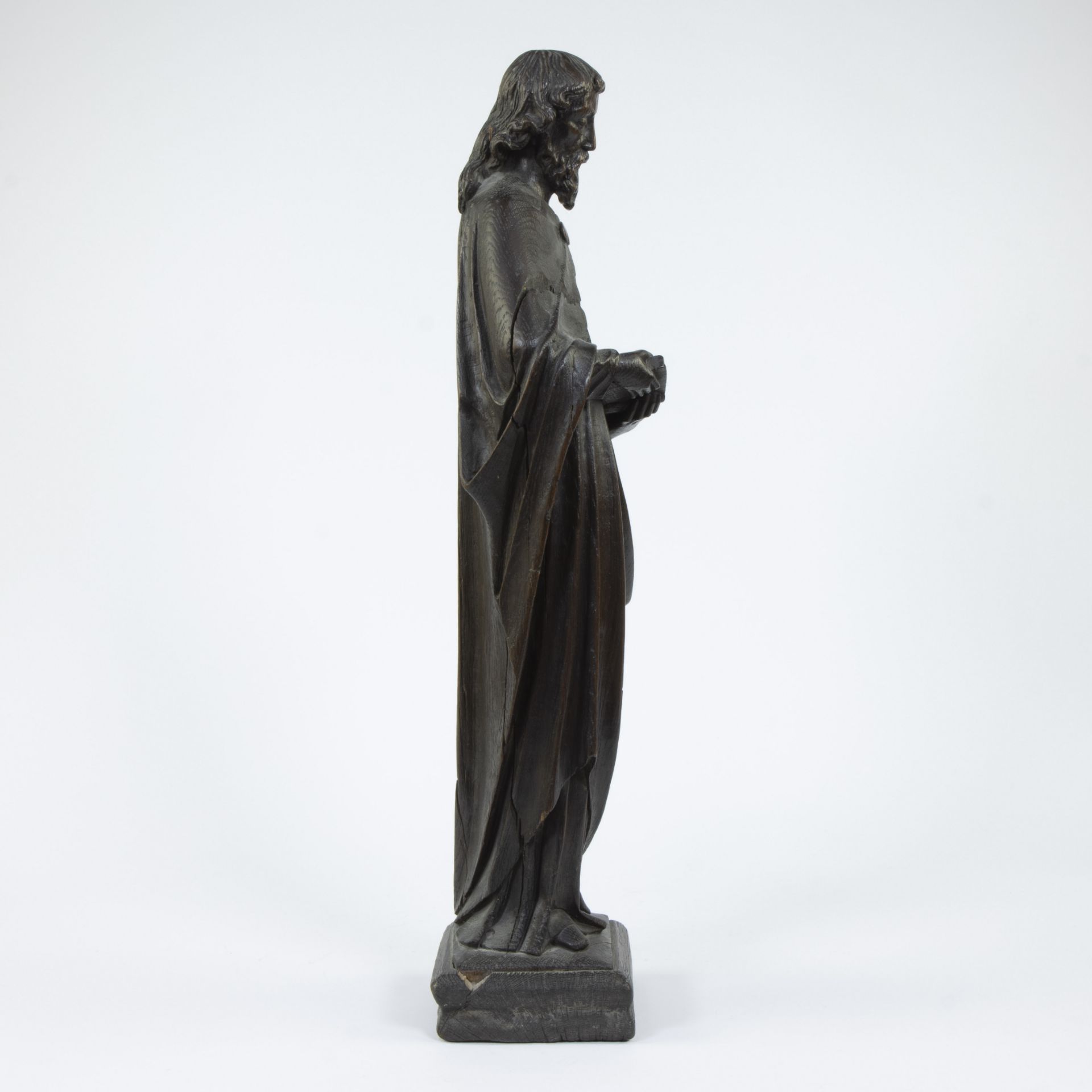 Wooden Neo-Gothic statue of an evangelist with book, 19th century - Image 4 of 4