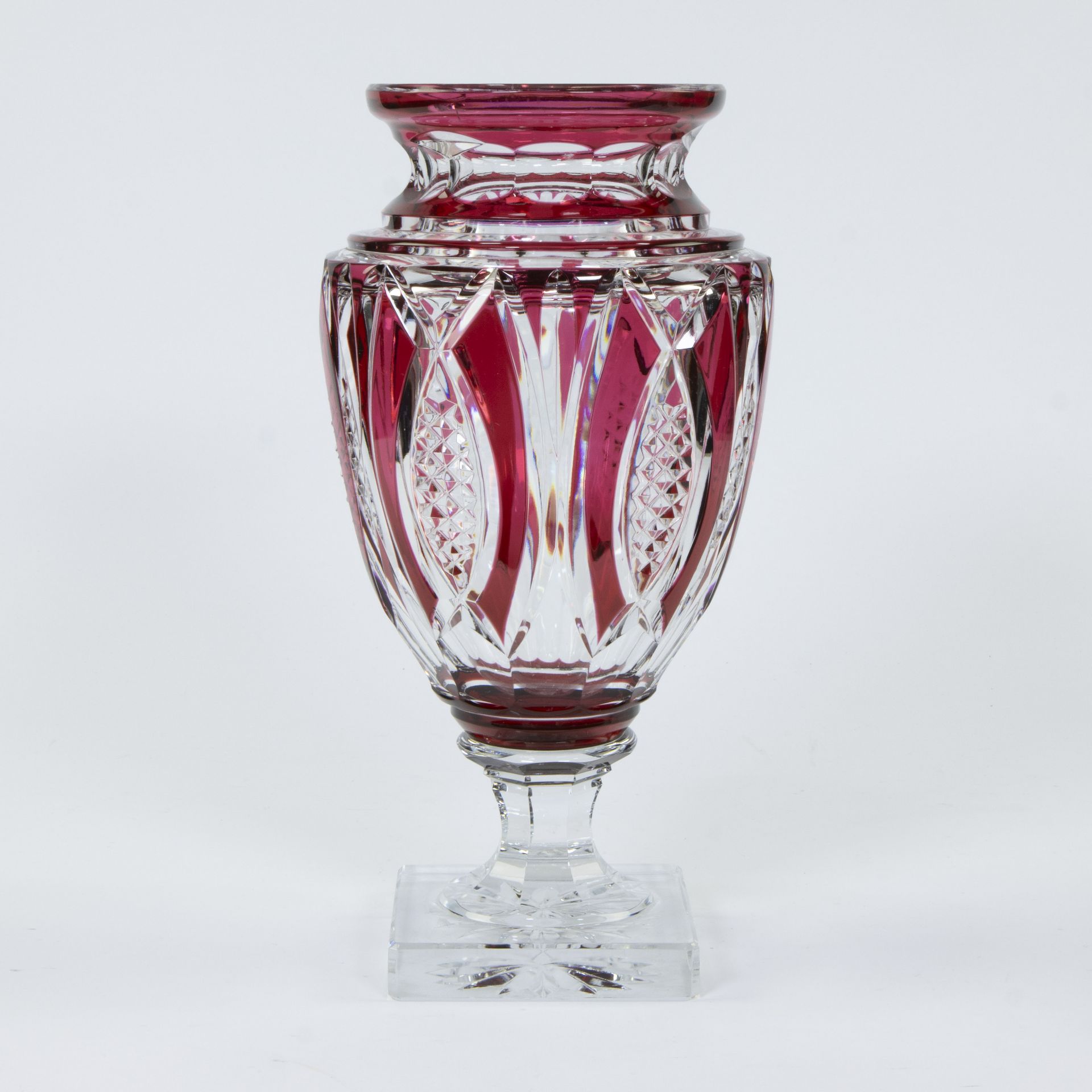 Val Saint Lambert clear and red cut crystal vase model Jupiter - Image 3 of 4
