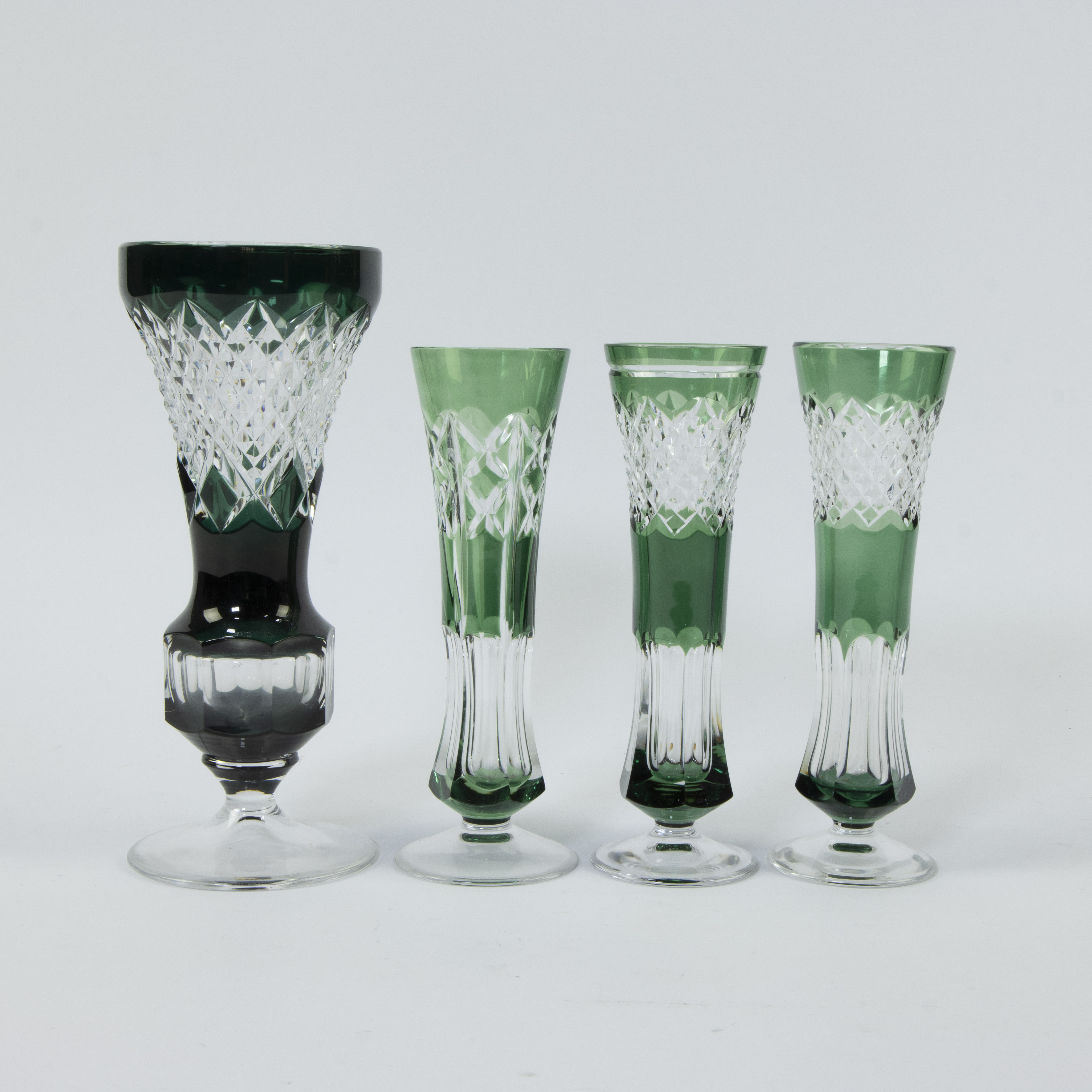 Collection of 4 green and clear cut crystal vases Val Saint Lambert - Image 4 of 4