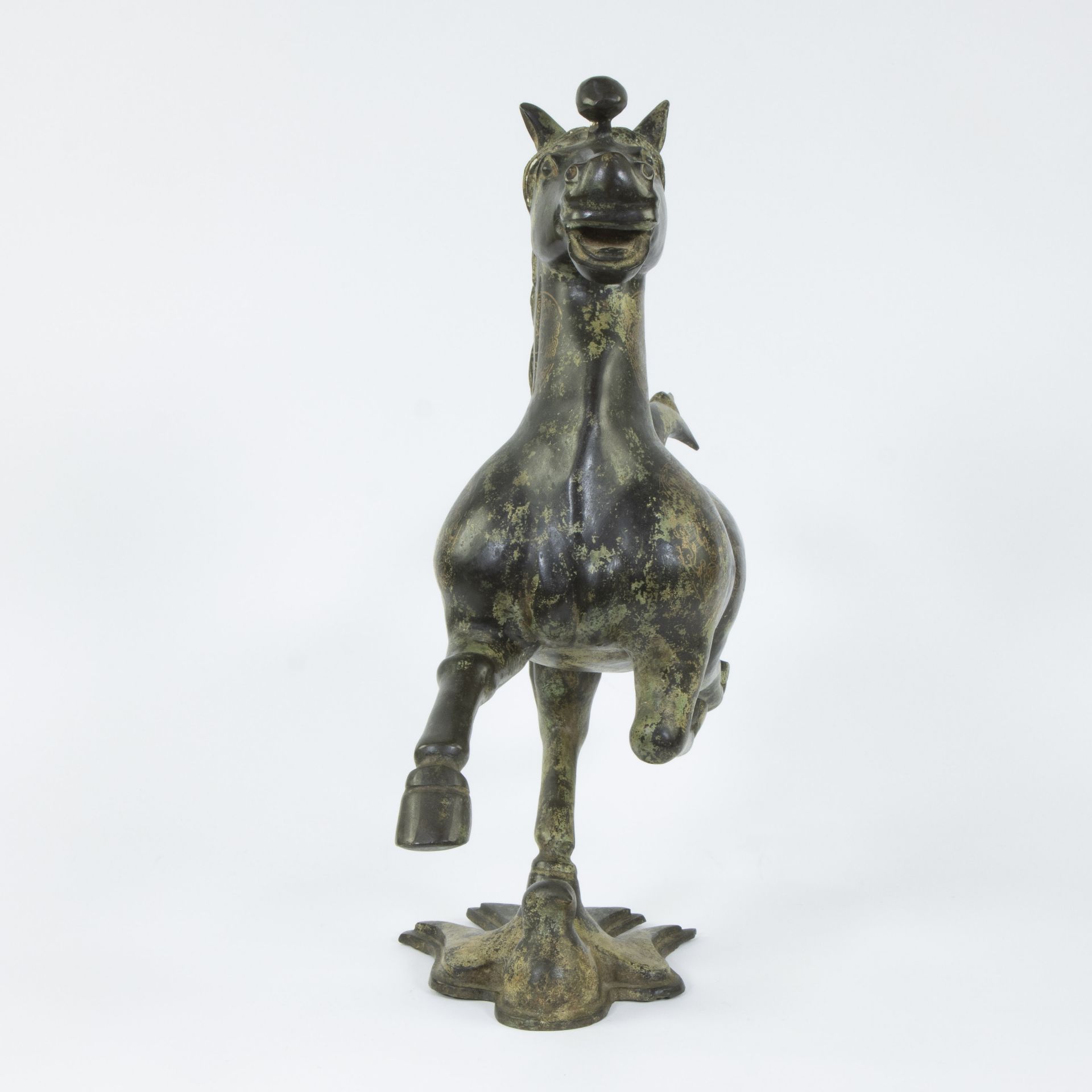 Chinese bronze sculpture representing the Gansu flying horse known as the Flying Horse of the Han Dy - Bild 5 aus 6