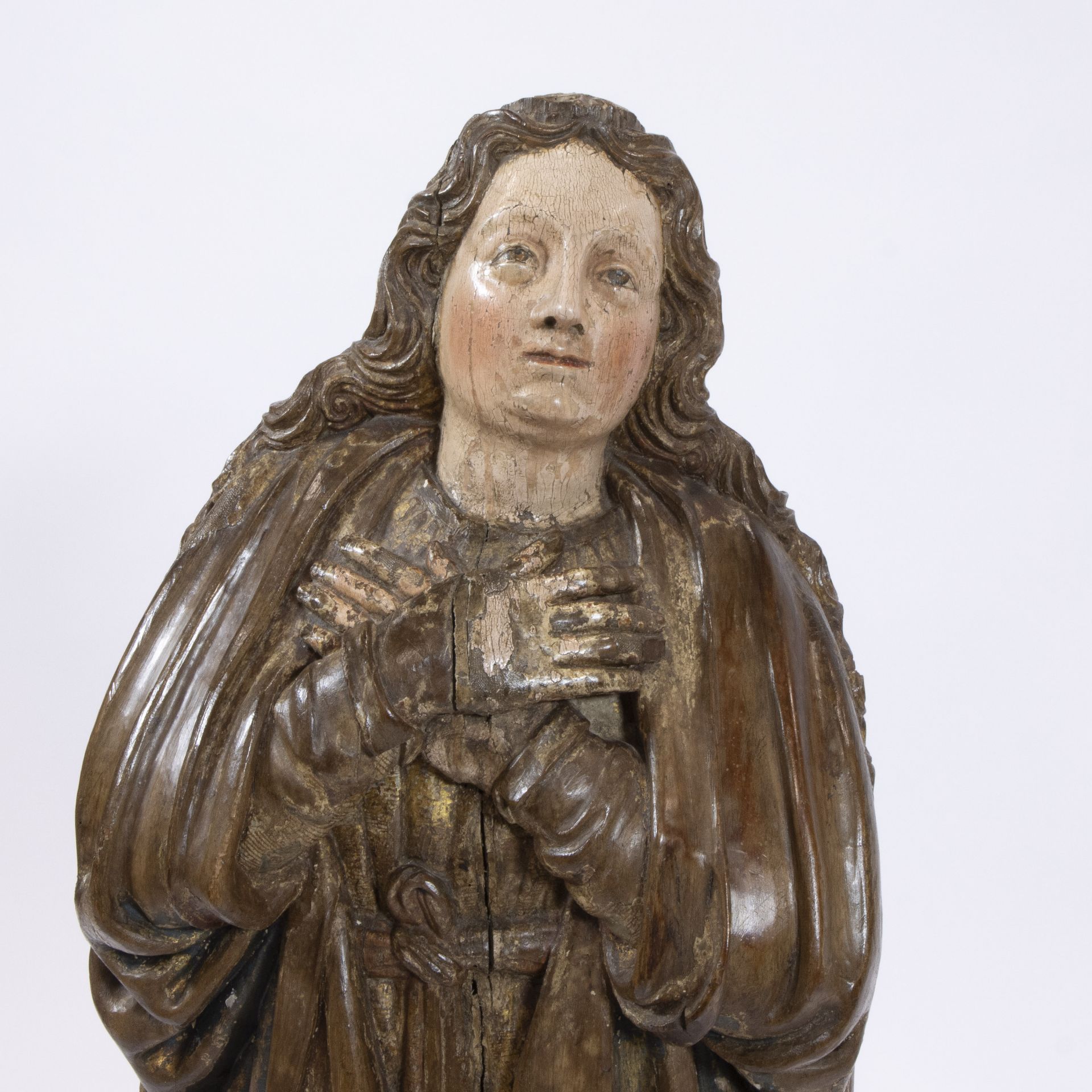 Full-round carved wooden statue in walnut of Our Lady of Sorrows, original polychromy, 2nd half 16th - Image 2 of 5