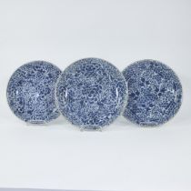 3 Chinese plates with vegetable decor in underglaze blue, Qianlong period