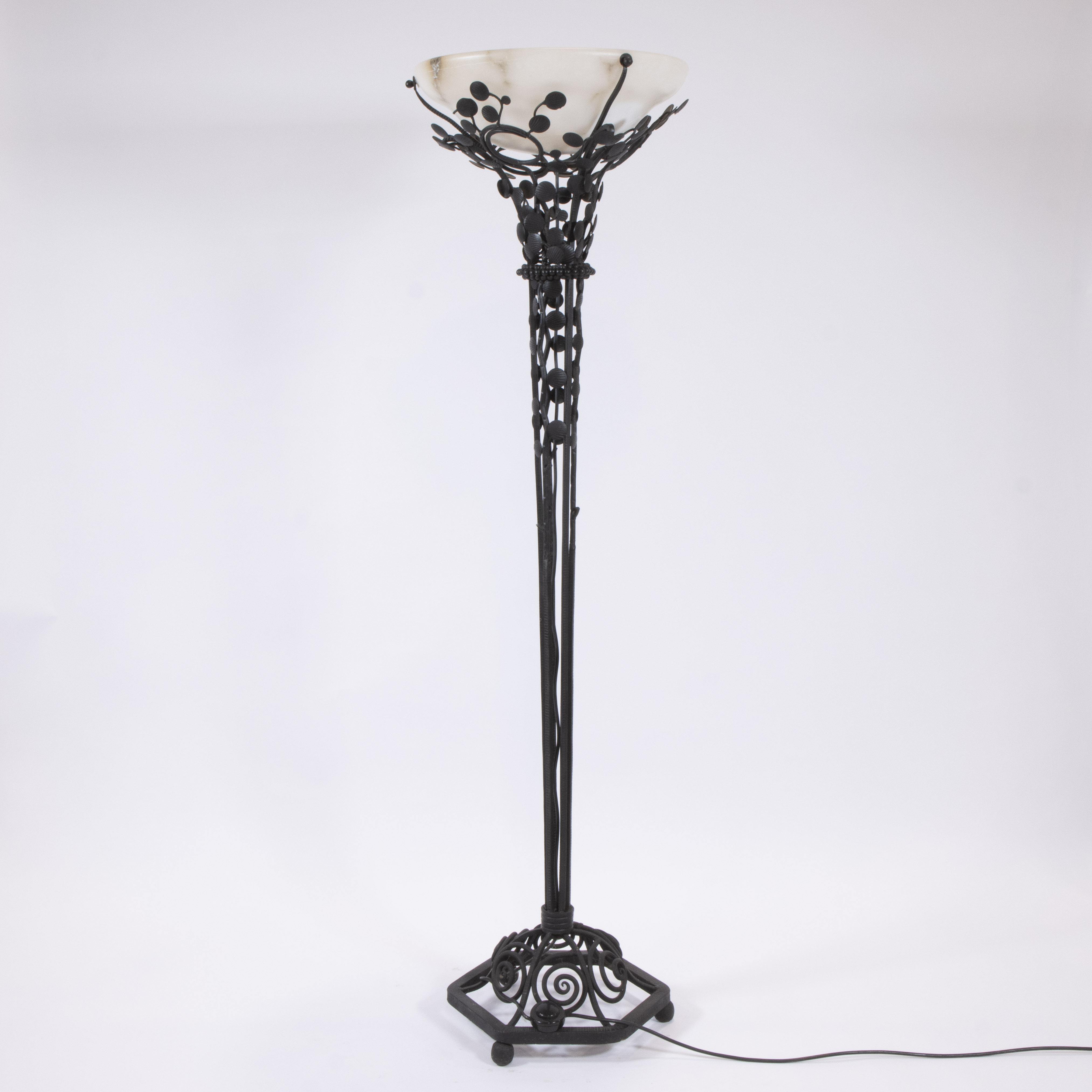 Art Deco floor lamp in wrought iron with alabaster coupe - Image 3 of 4