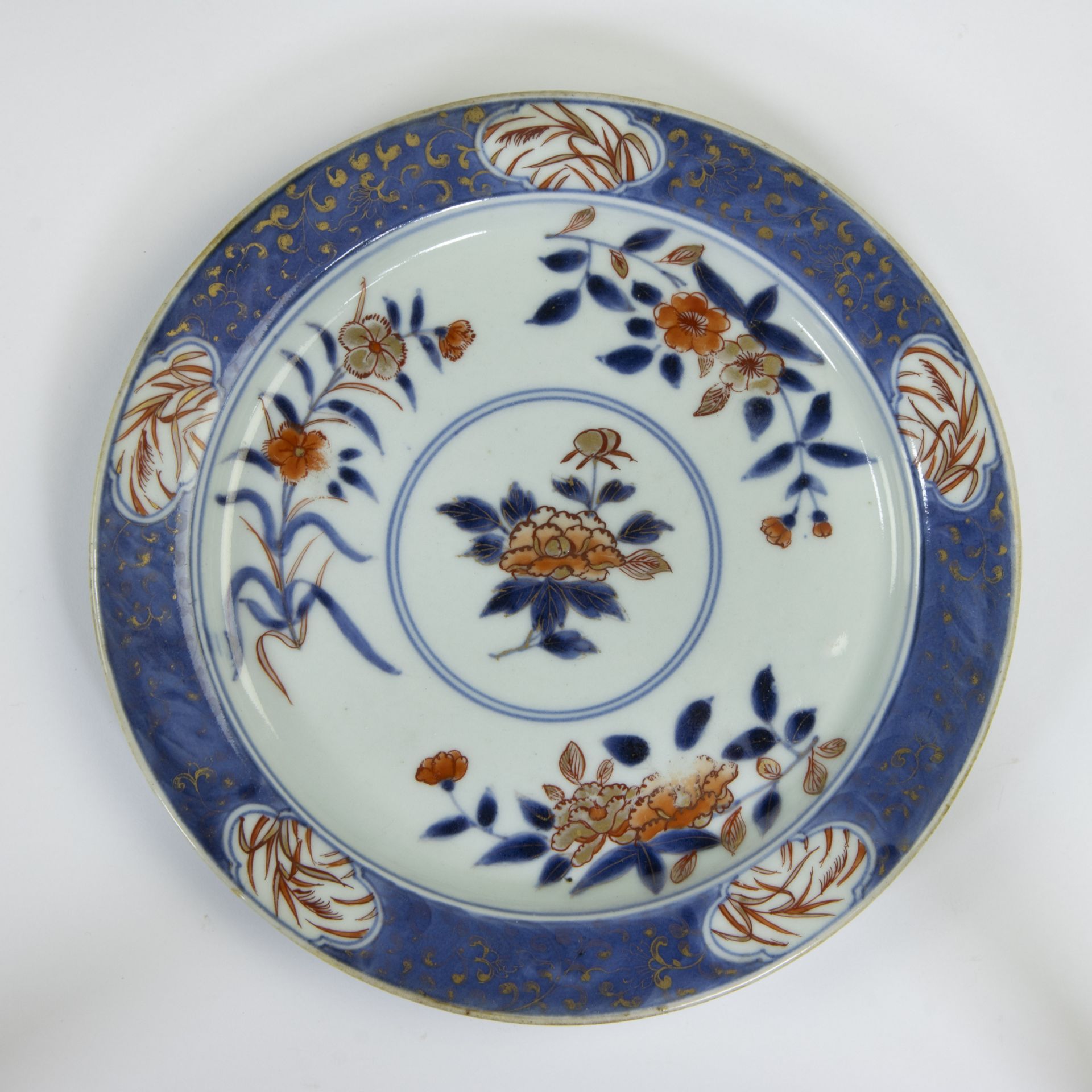 2 Chinese Imari plates and 4 blue and white plates, 18th century - Image 2 of 13