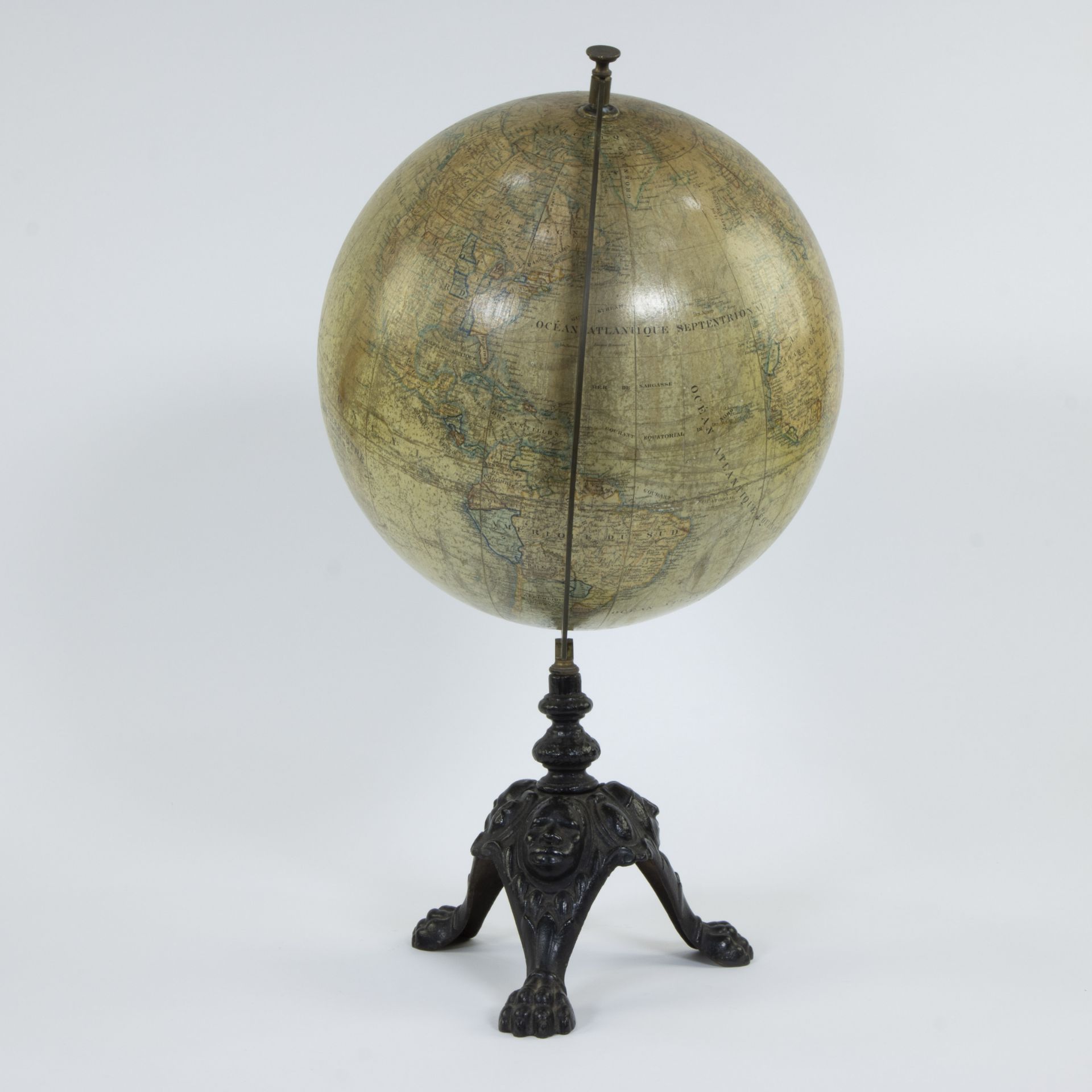 Globe on cast iron base marked Globe Terrestre J. Lebègue & Cie Paris, circa 1890 - Bild 2 aus 5