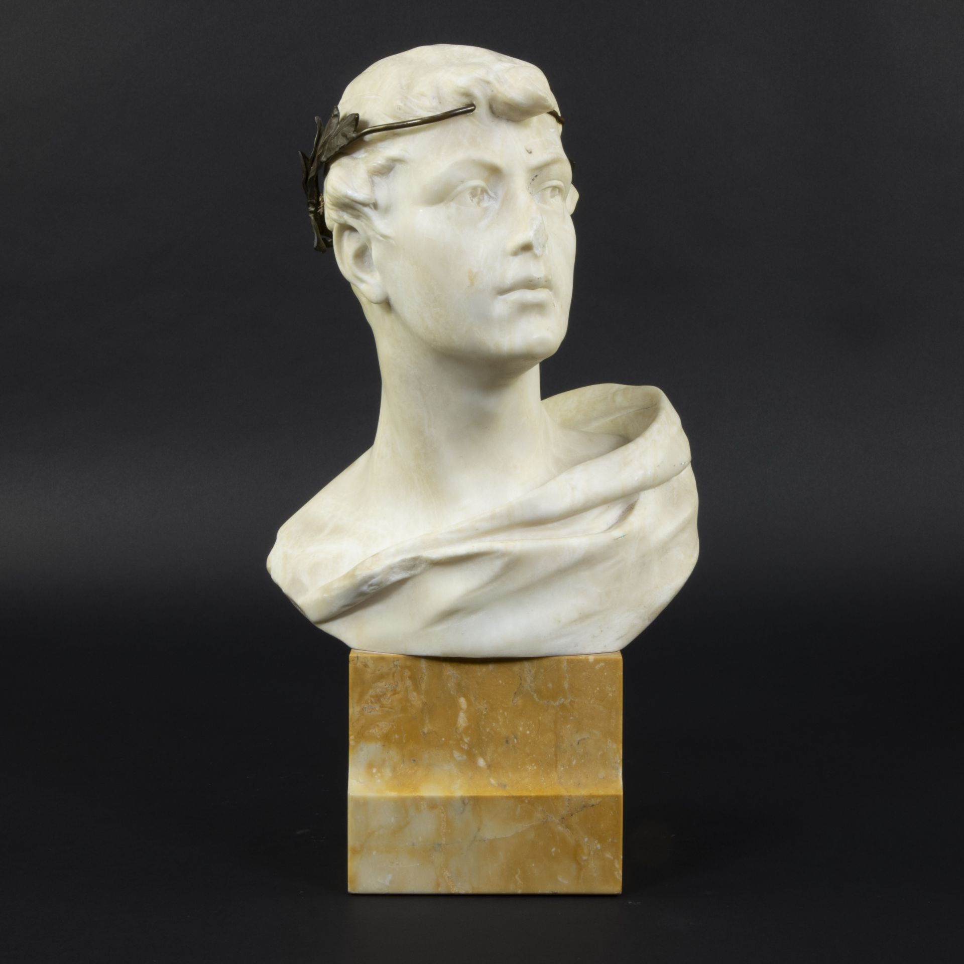 Julius Paul SCHMIDT-FELLING (1835-1920) (attributed), bust of a young victor in alabaster with bronz