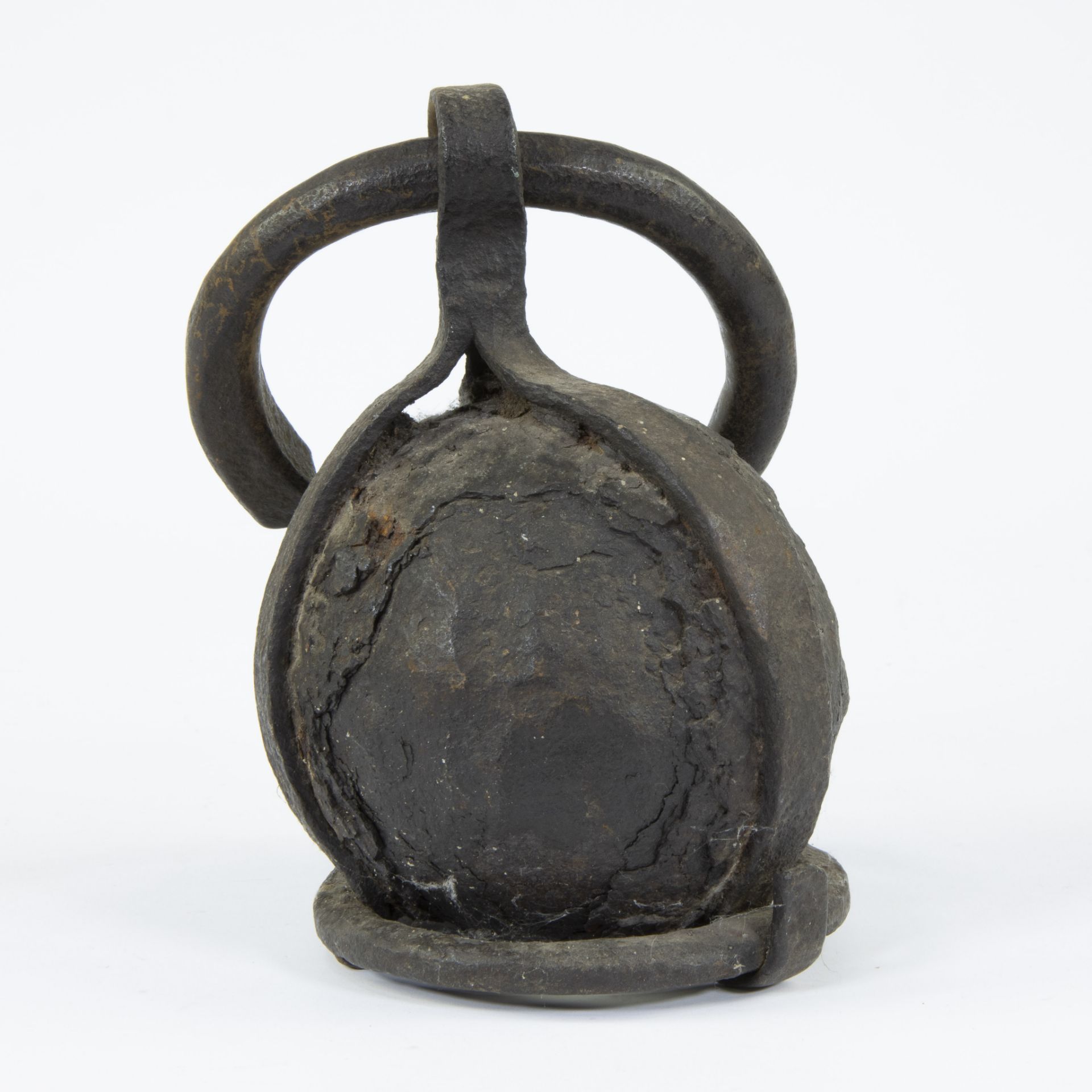 Medieval cannonball in cast iron - Image 3 of 4