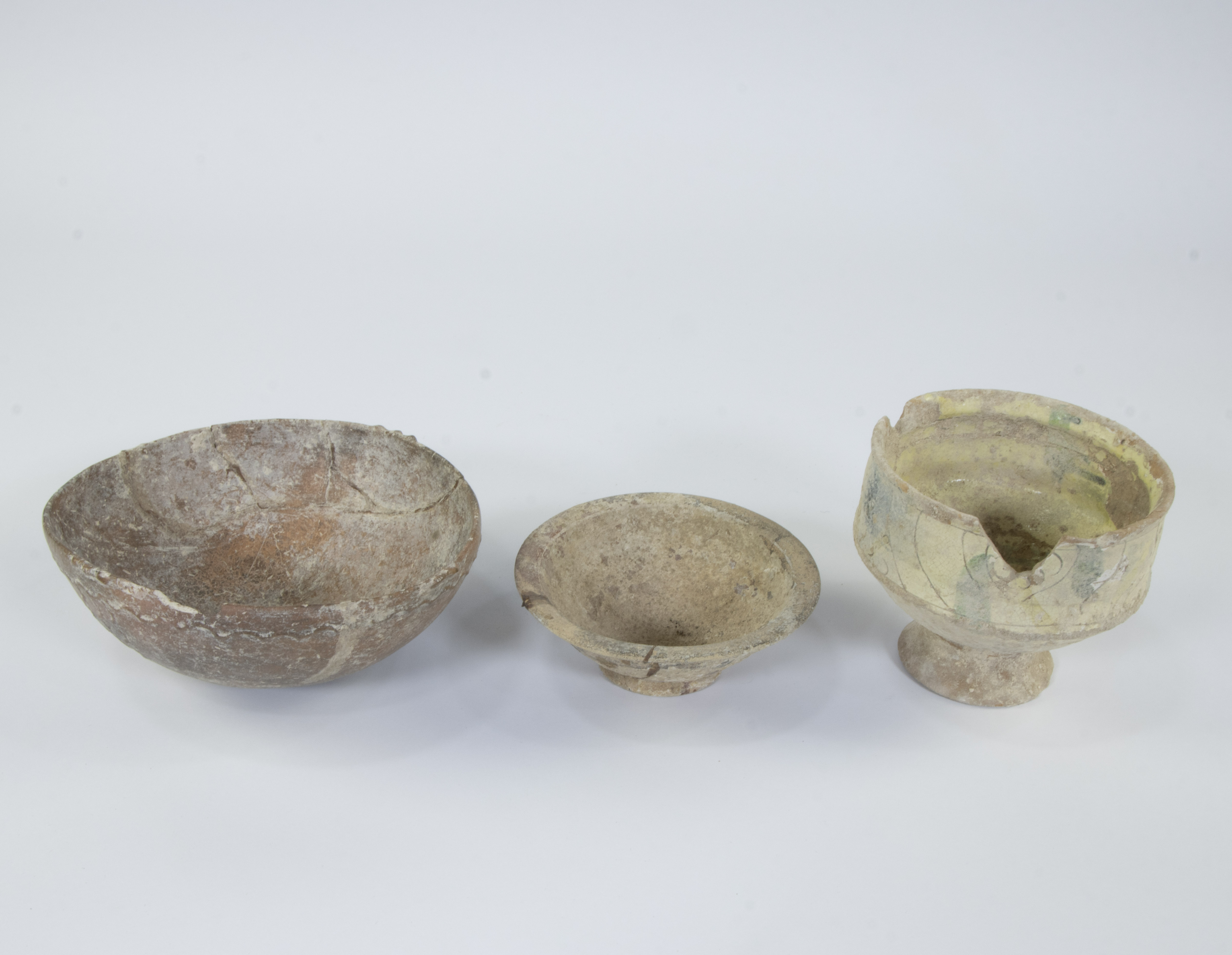 Pottery from ancient Greece, 2 bowls and a drinking cup - Image 5 of 5