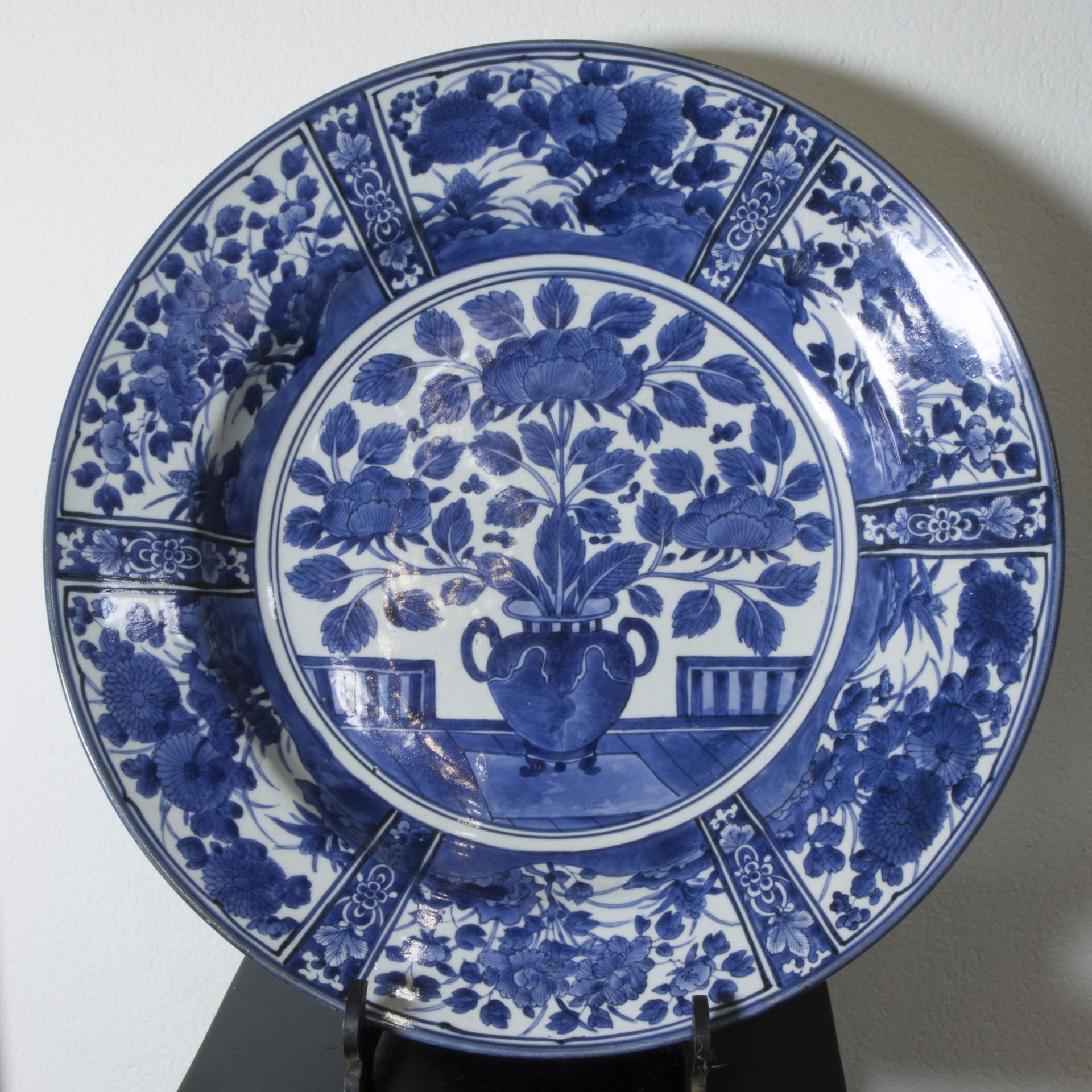 Large Japanese blue and white Arita dish, Meiji period - Image 3 of 12