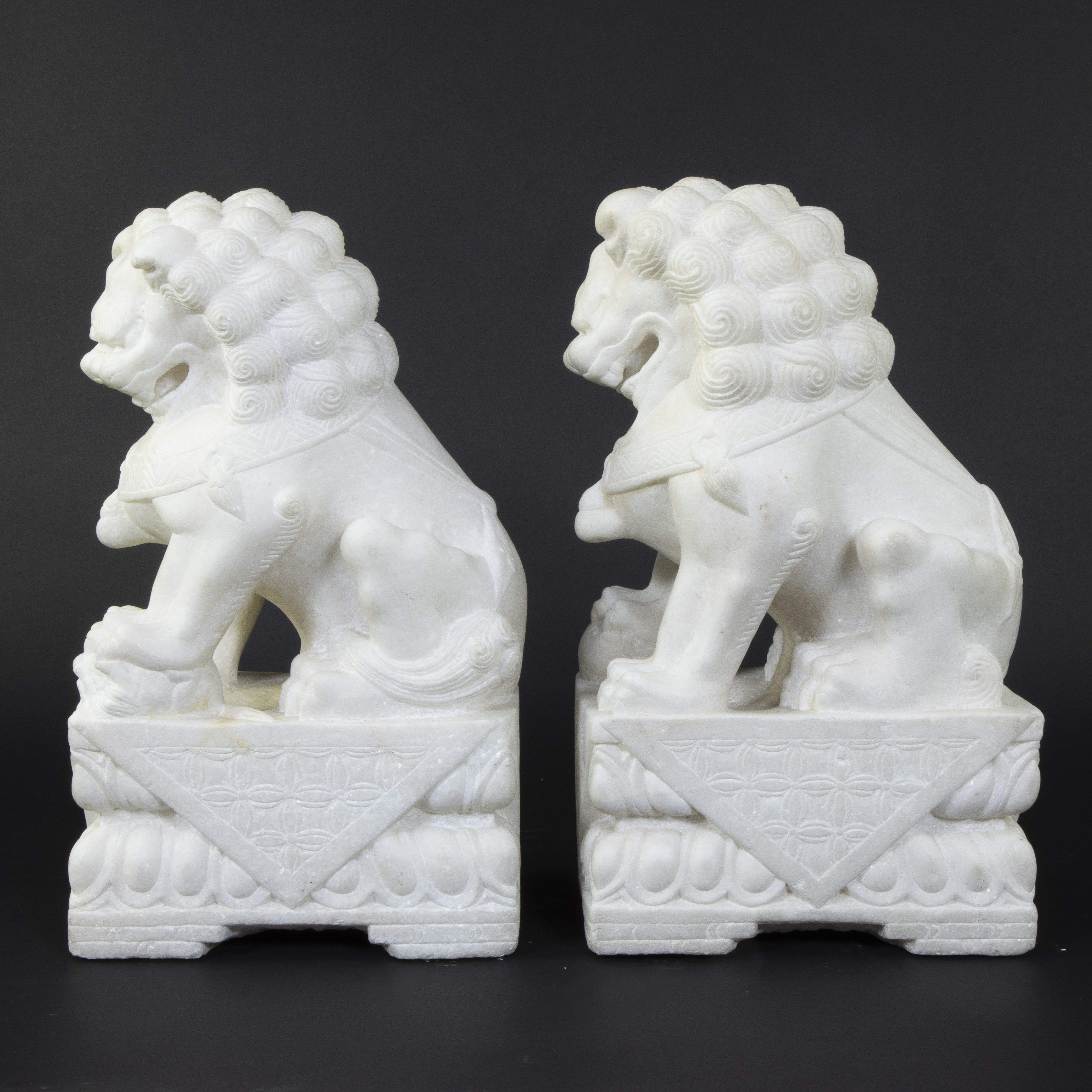 Pair of marble Chinese temple guards or Foo lions, 20th century - Image 2 of 4