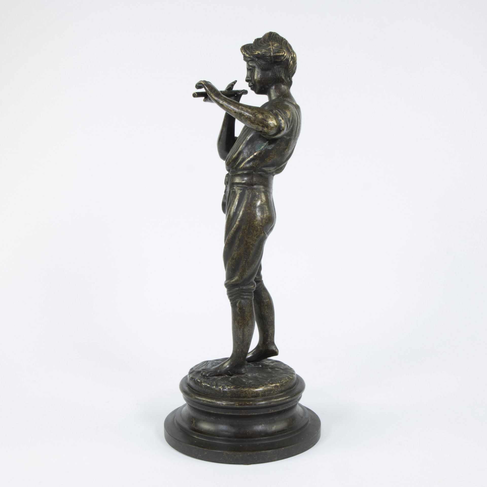 Bronze sculpture of a young flute player, signed, Fonderia Lancini - Bild 2 aus 5