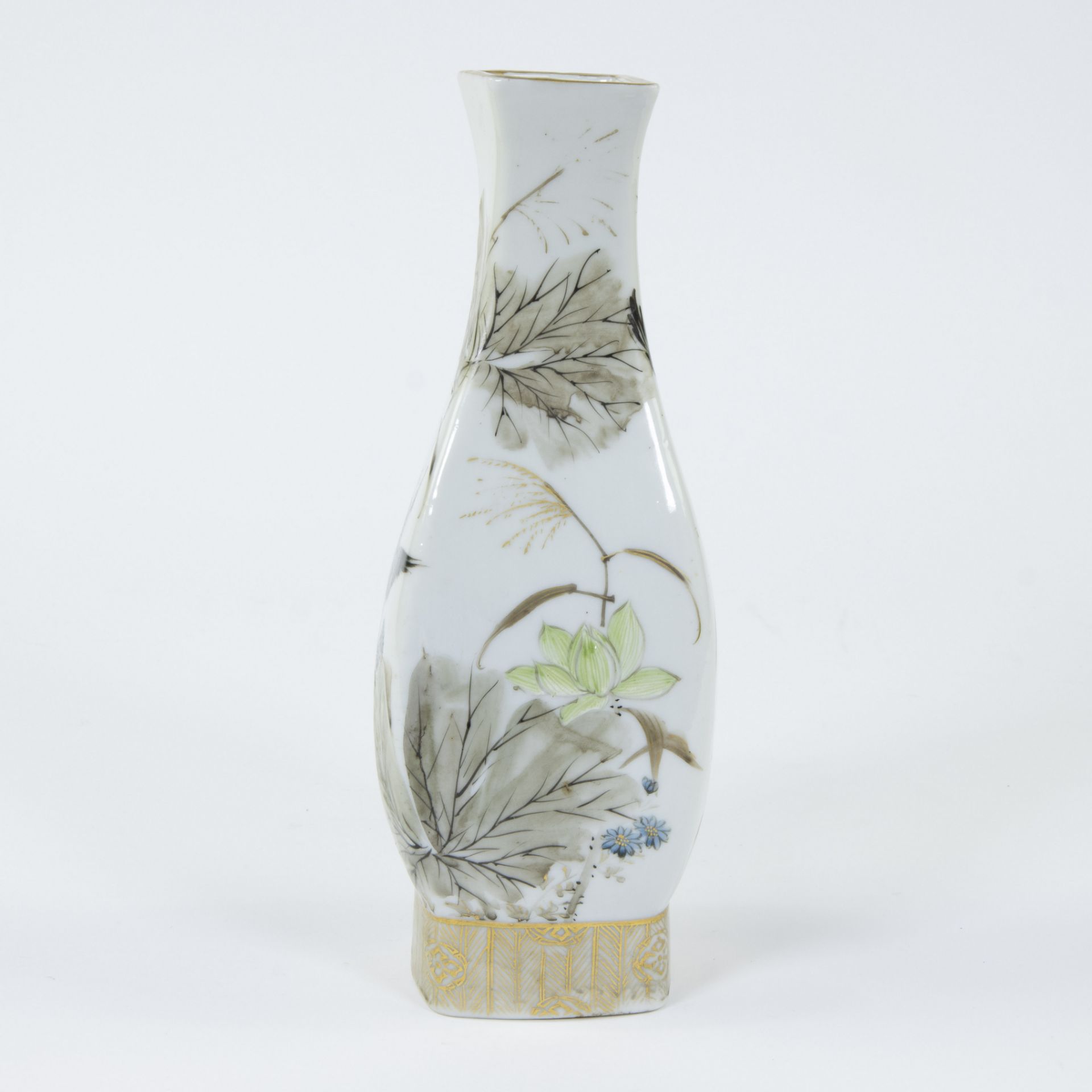 Japanese vase with floral decoration, Meiji Arita, marked - Image 4 of 6