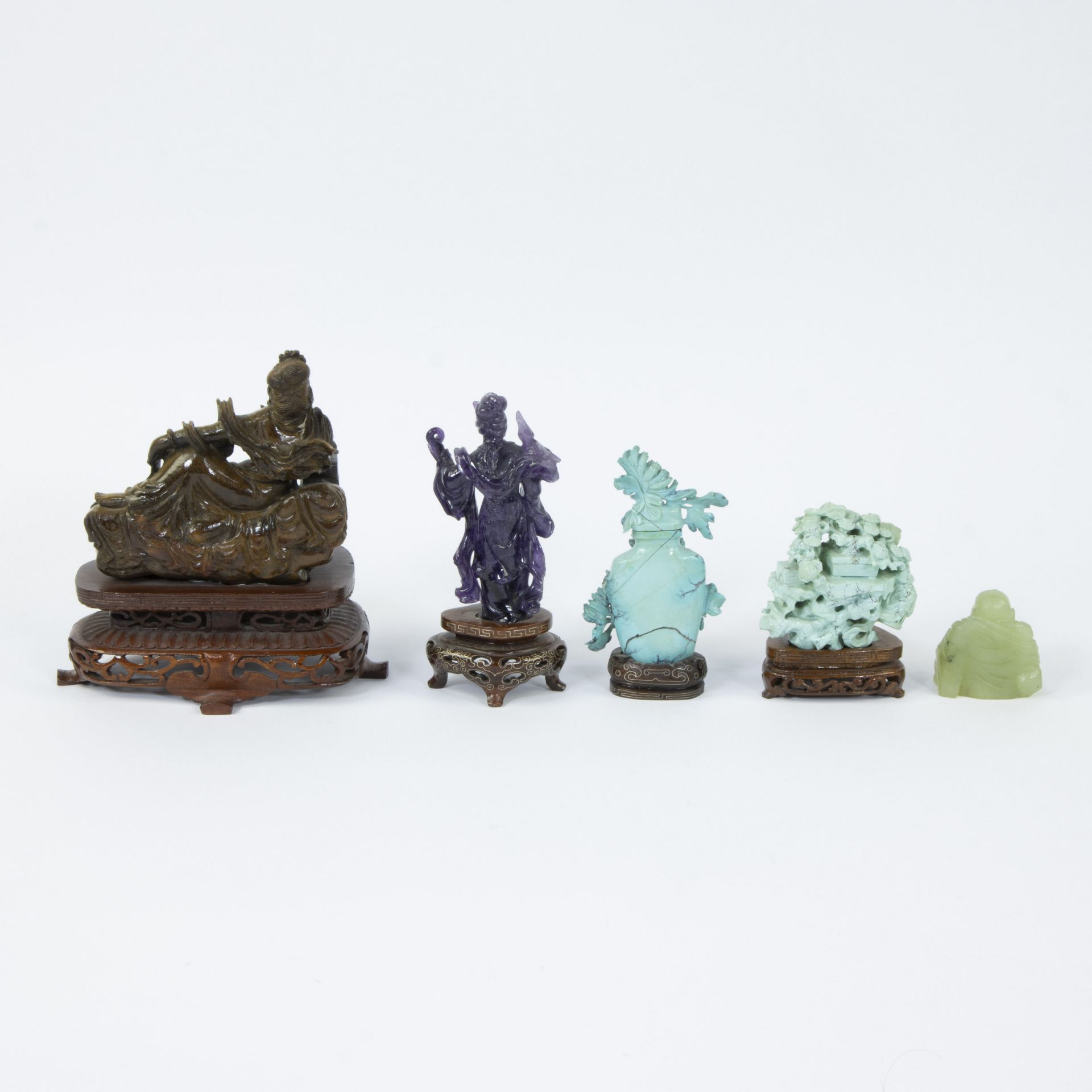 5 Chinese figurines in tiger eye, amethyst, howlite and serpentine - Image 3 of 4