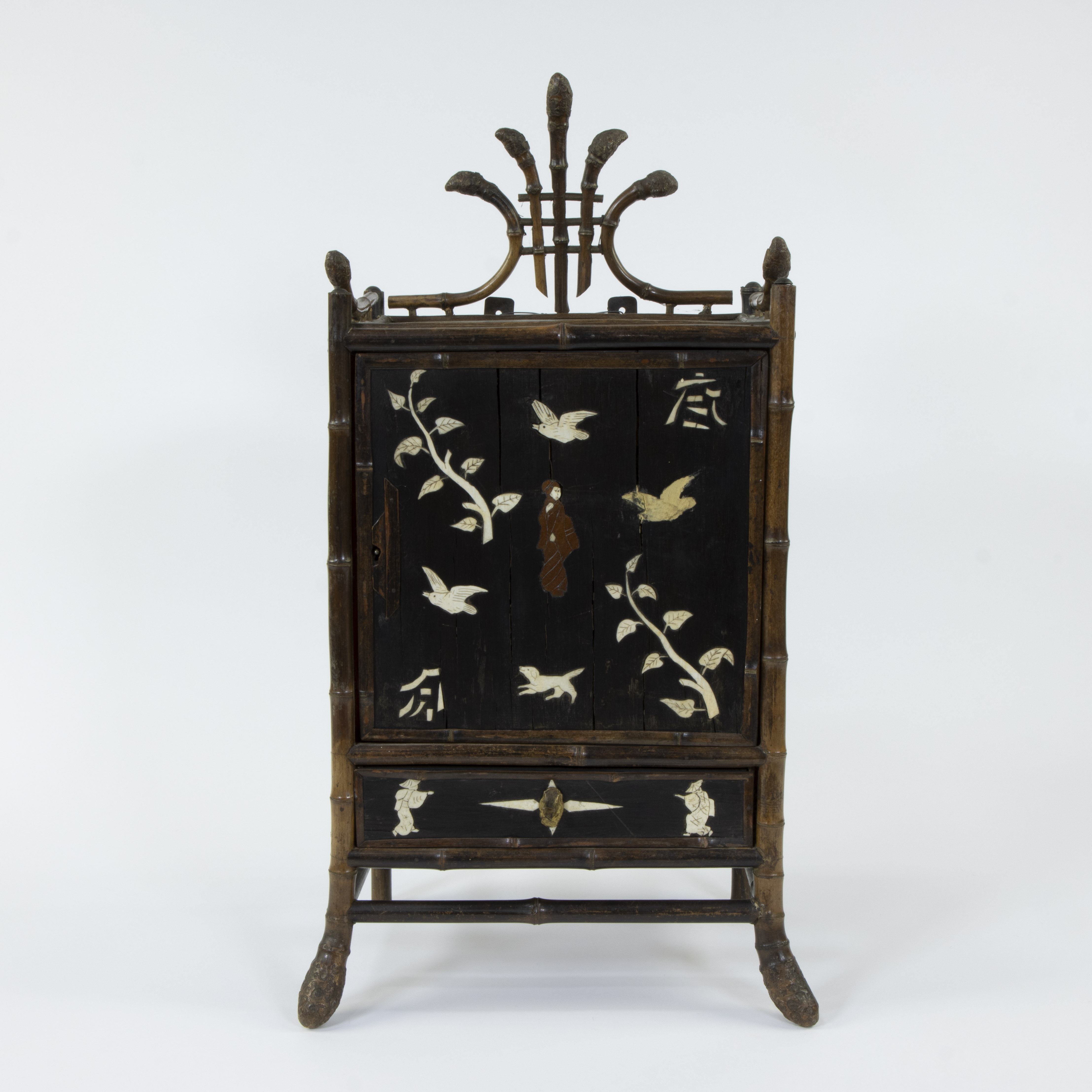 Asian bamboo cabinet with inlaid work of leaves, birds and figures in bone - Image 2 of 6