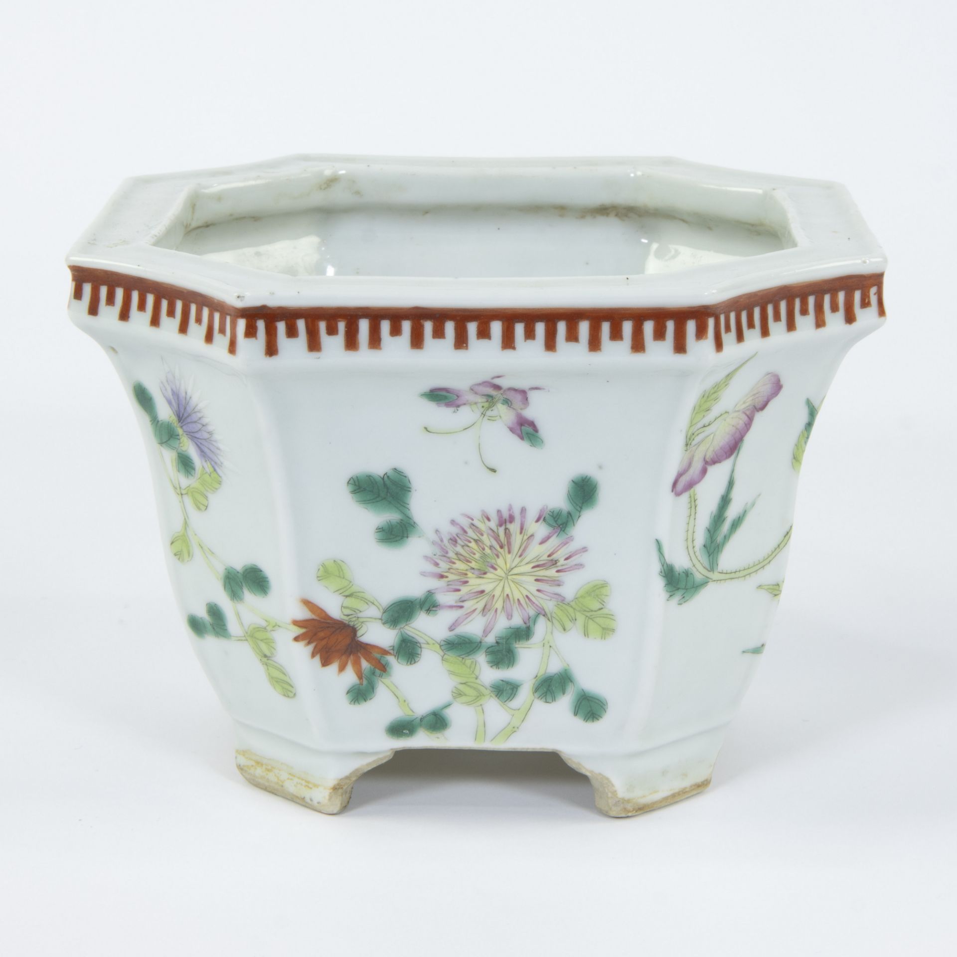 Small Chinese famille rose cache pot, 19th century - Bild 2 aus 6
