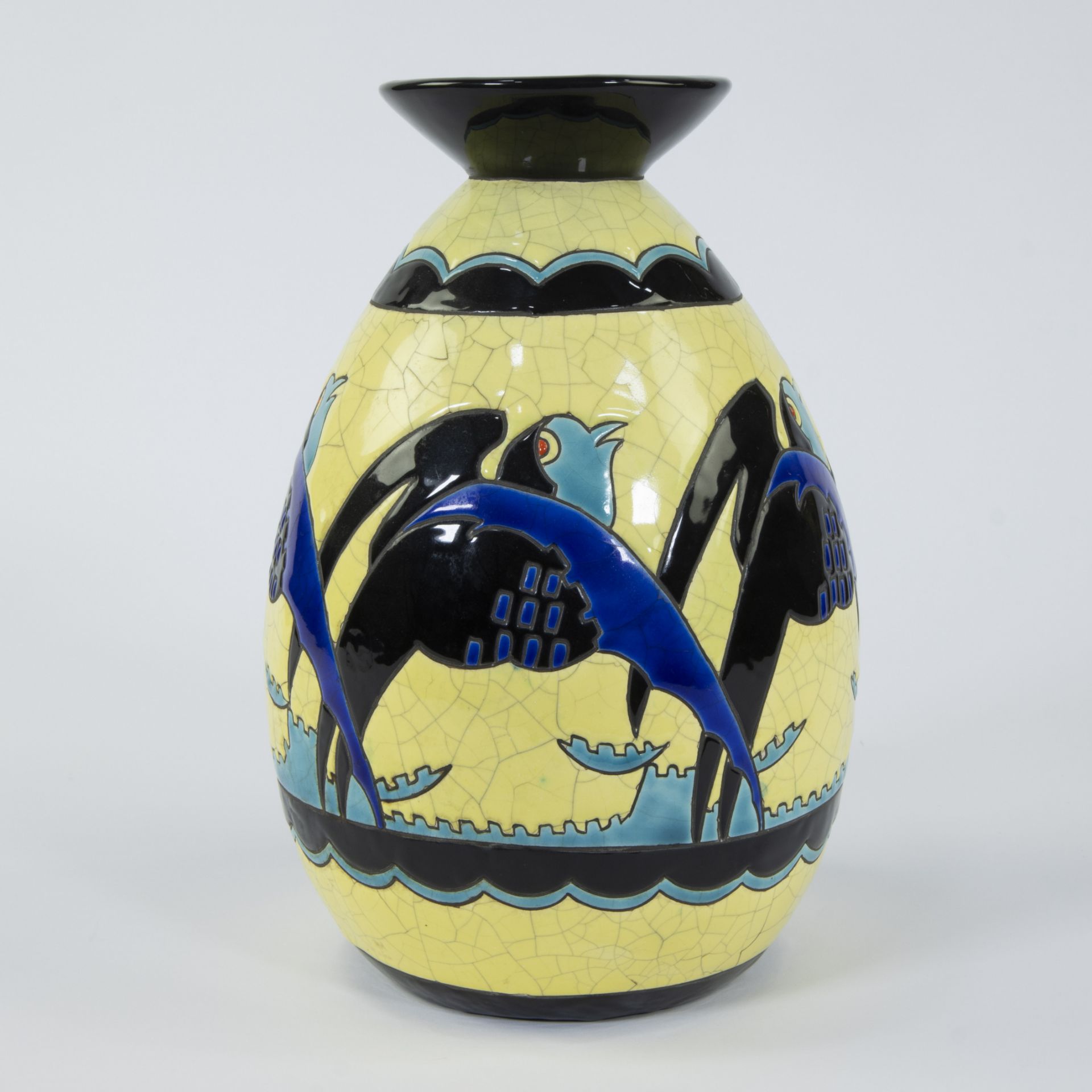 Boch Keramis Catteau vase with decor of stylised birds against a background of jagged waves and rais - Bild 2 aus 5