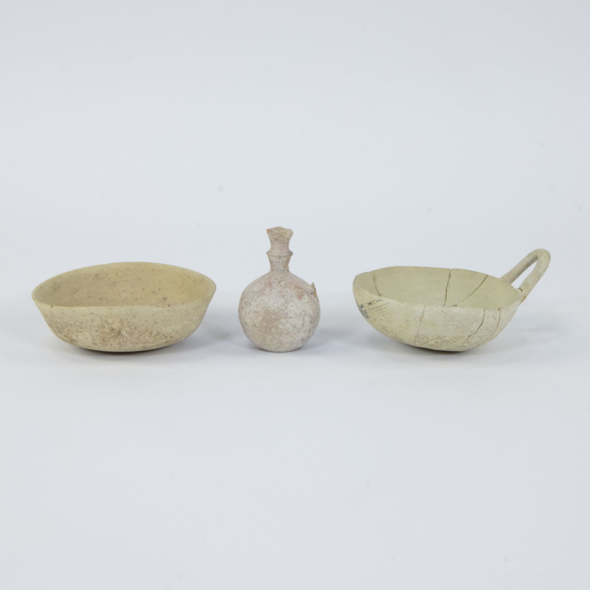 Pottery from ancient Greece, 2 bowls and a flask