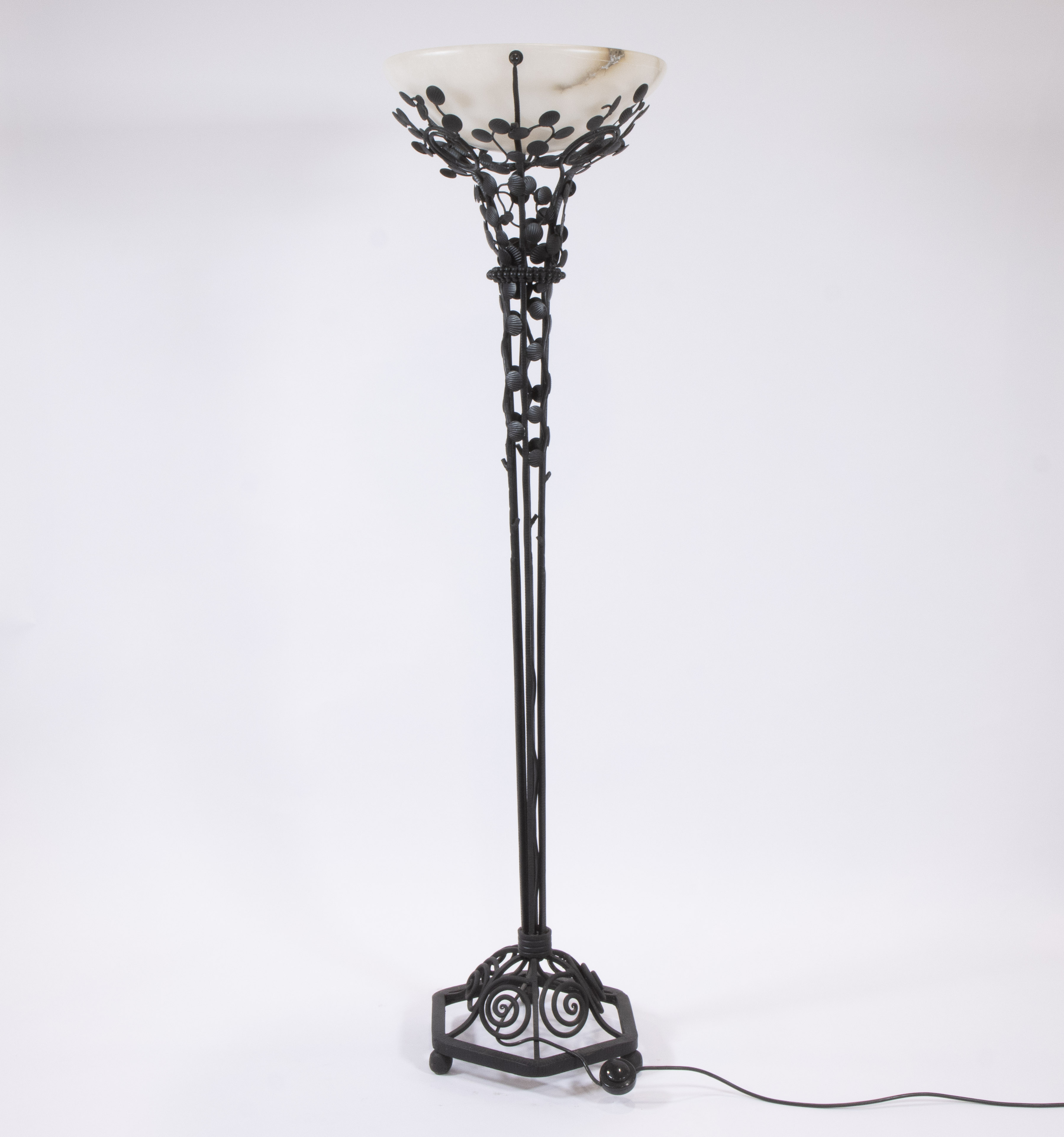 Art Deco floor lamp in wrought iron with alabaster coupe - Image 2 of 4