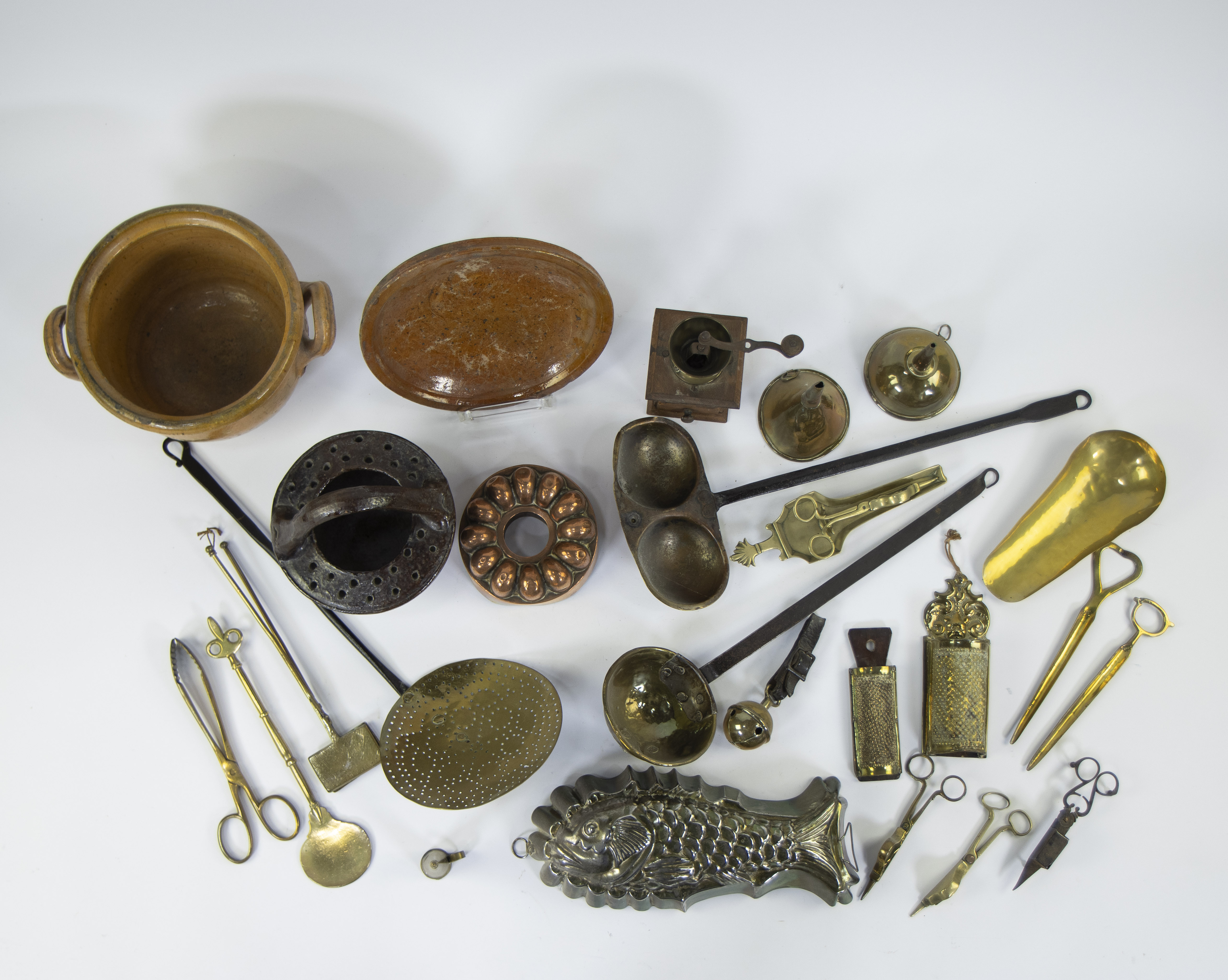 Collection of copper kitchen equipment, earthenware pot and bowl and fire basket - Image 2 of 2