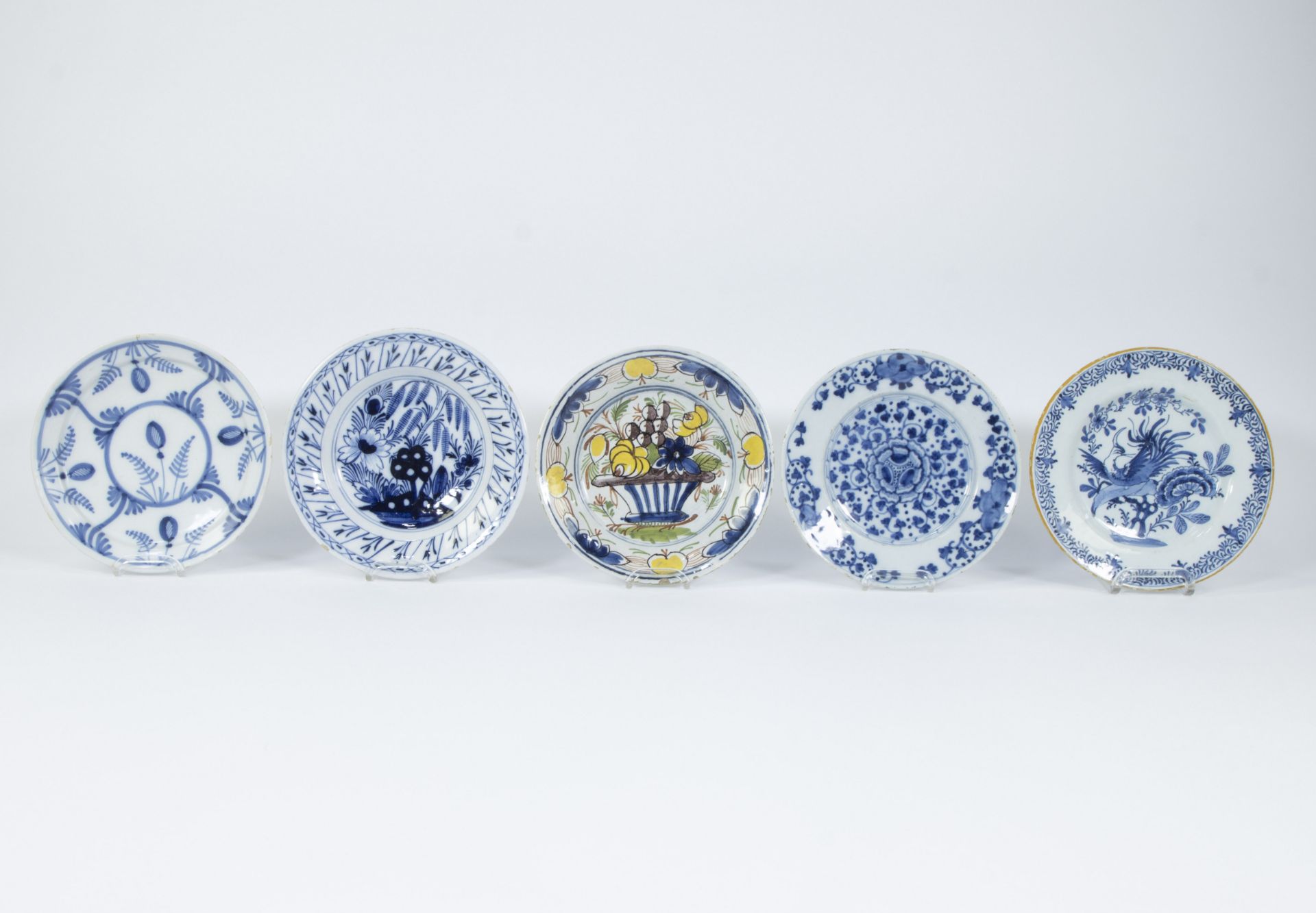 Various Dutch Delft plates 18th century of which 2 by De Porcelyne Bijl - Bild 2 aus 3