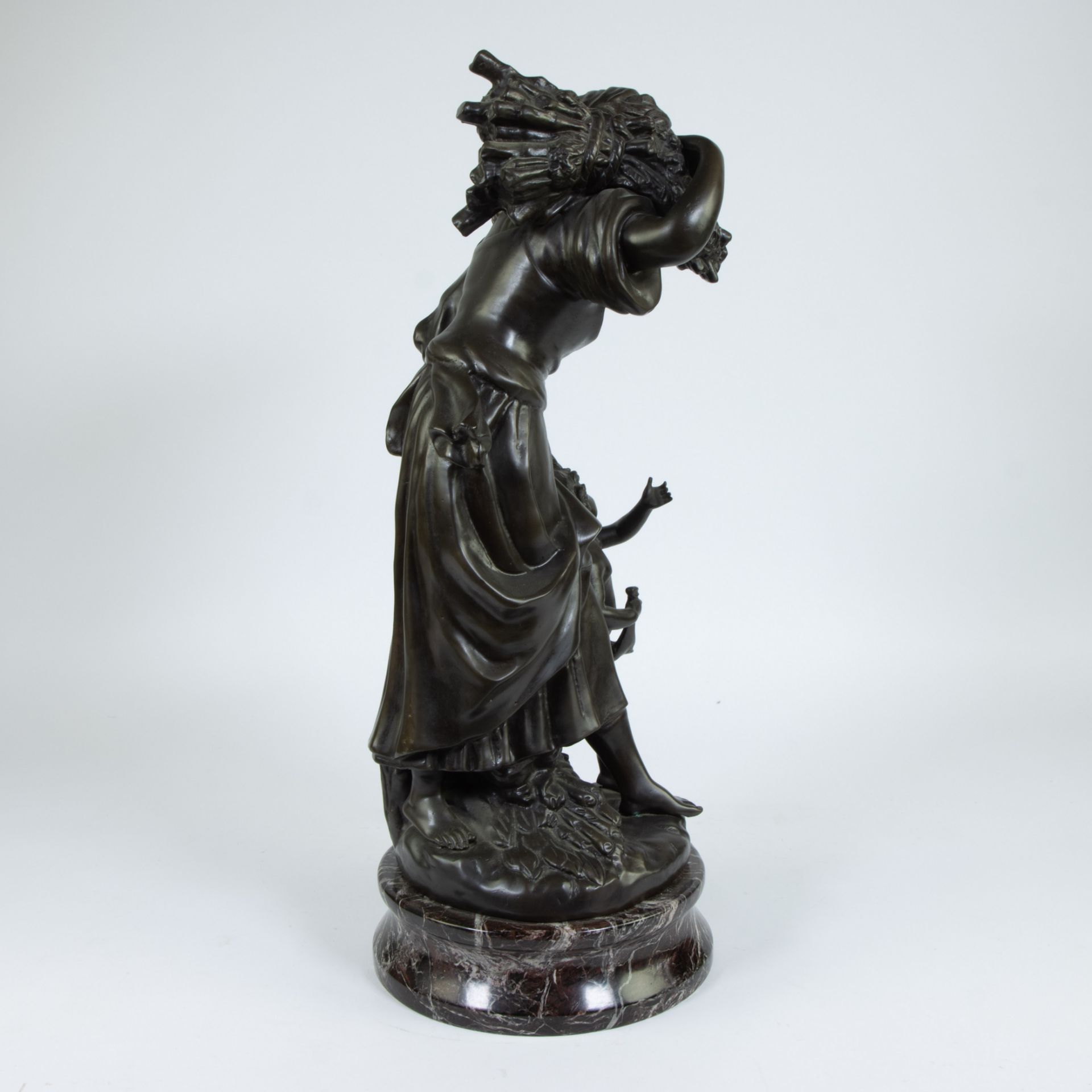 Bronze sculpture Girl with child on marble base, signed, after Auguste MOREAU - Image 4 of 5