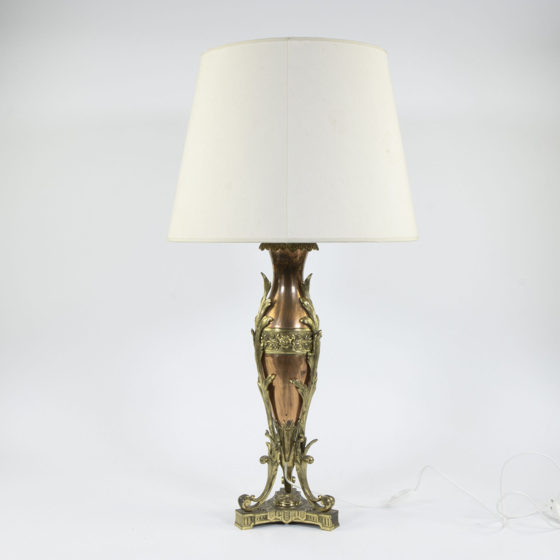 Lampadaire with base in copper and gilt brass, early 20th century