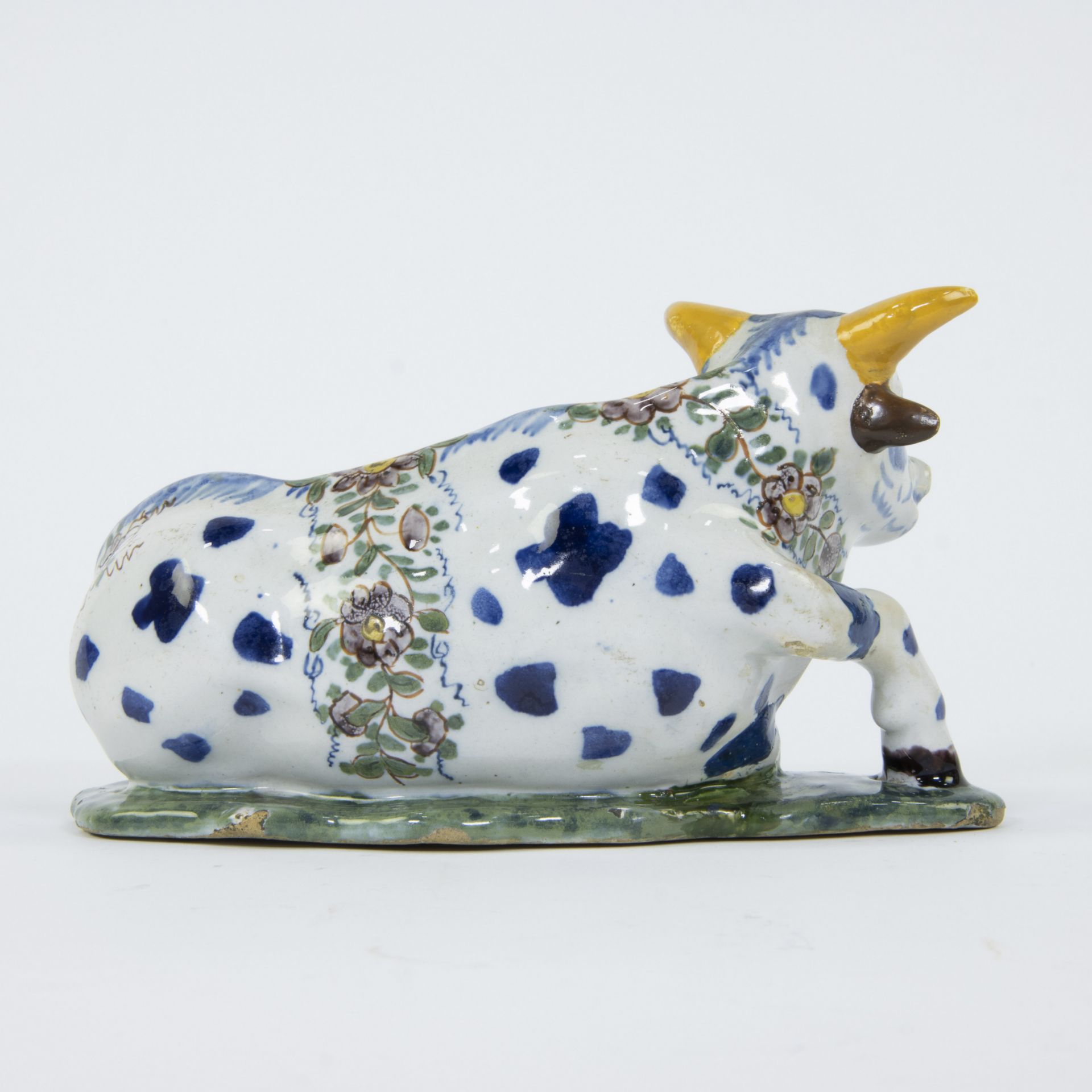 18th century Delft polychrome reclining cow - Image 4 of 6