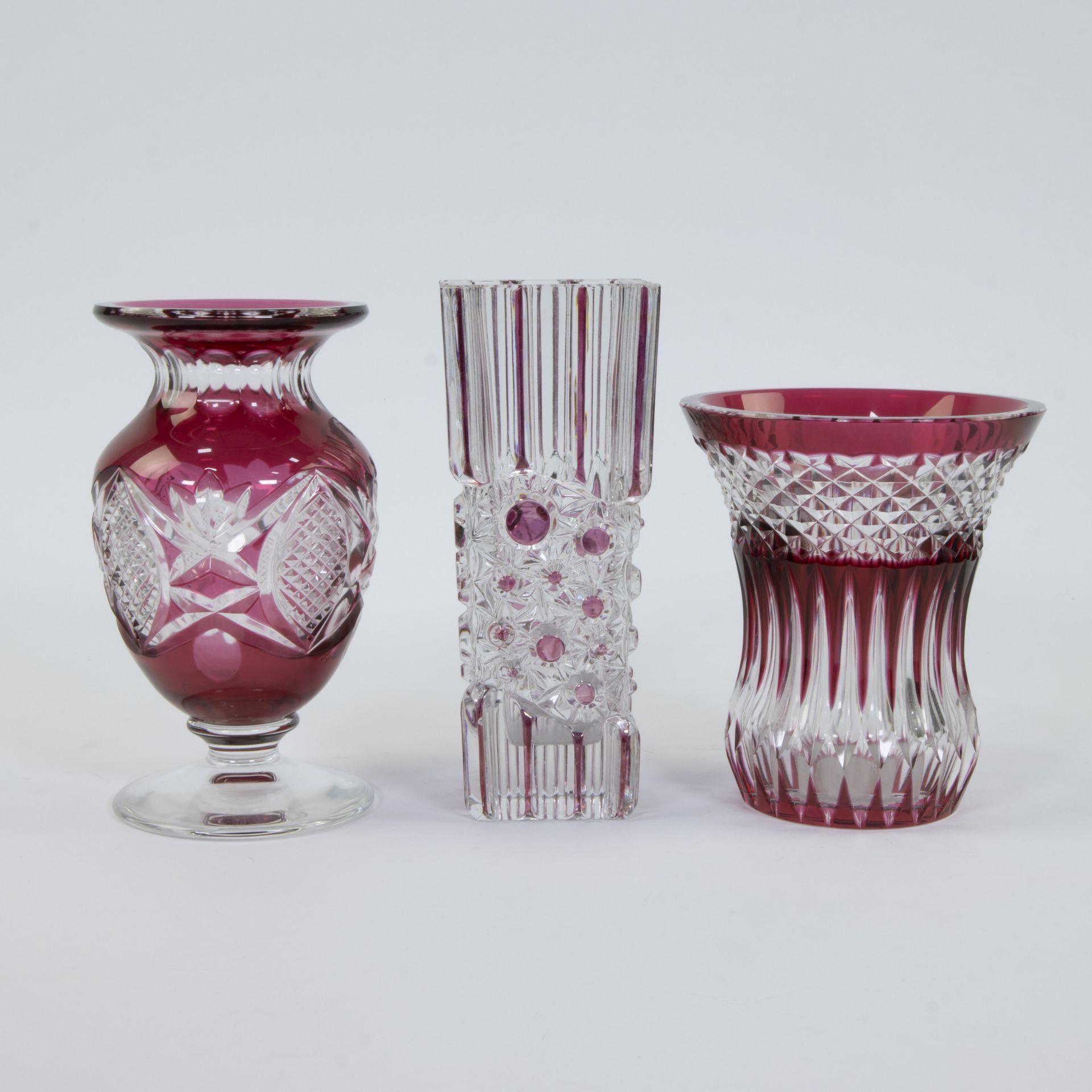 Val Saint Lambert a set of 3 red and clear cut crystal vases - Image 2 of 4