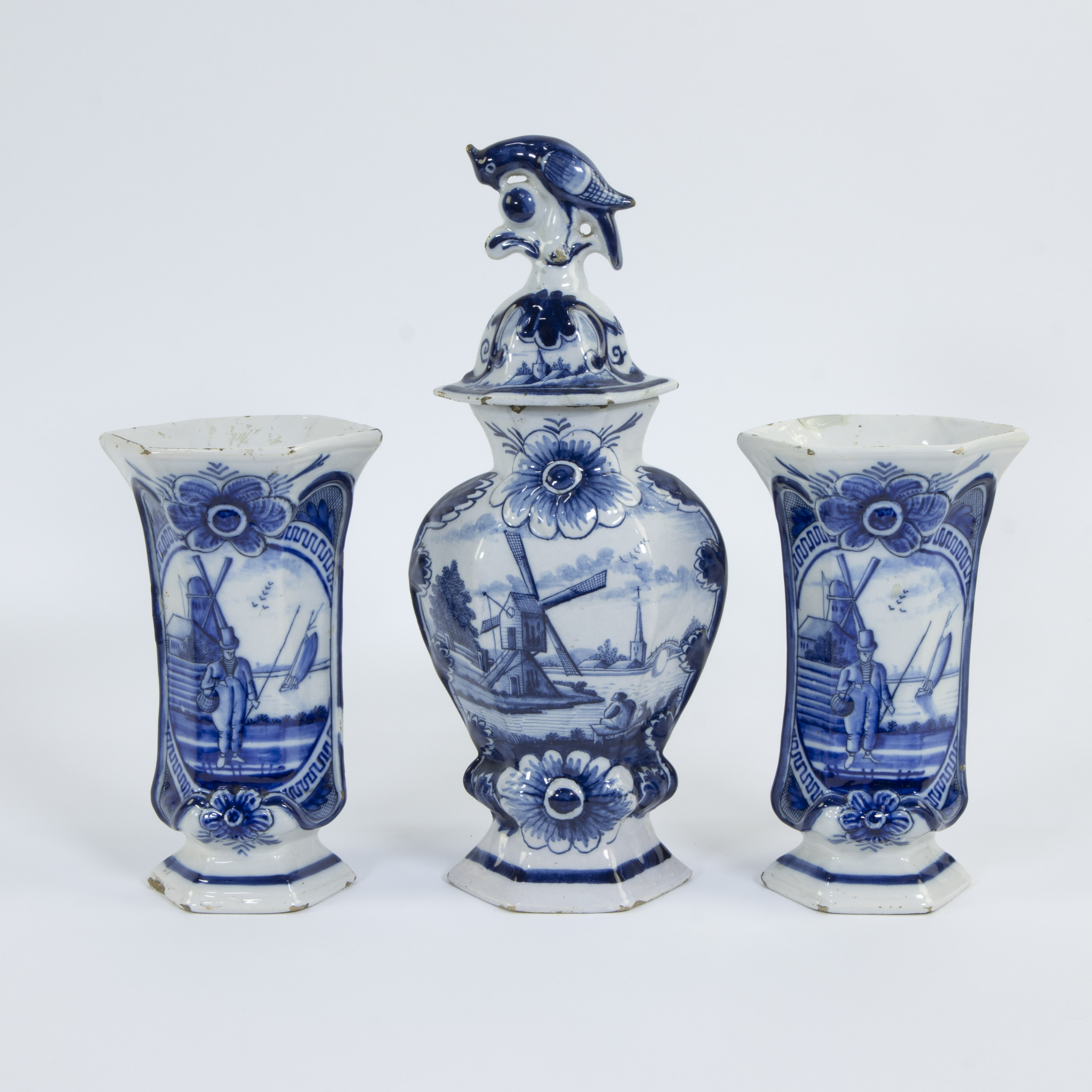 Collection Delftware, 3 polychrome plates 18th century and 3 vases blue white from a garniture set - Image 4 of 5