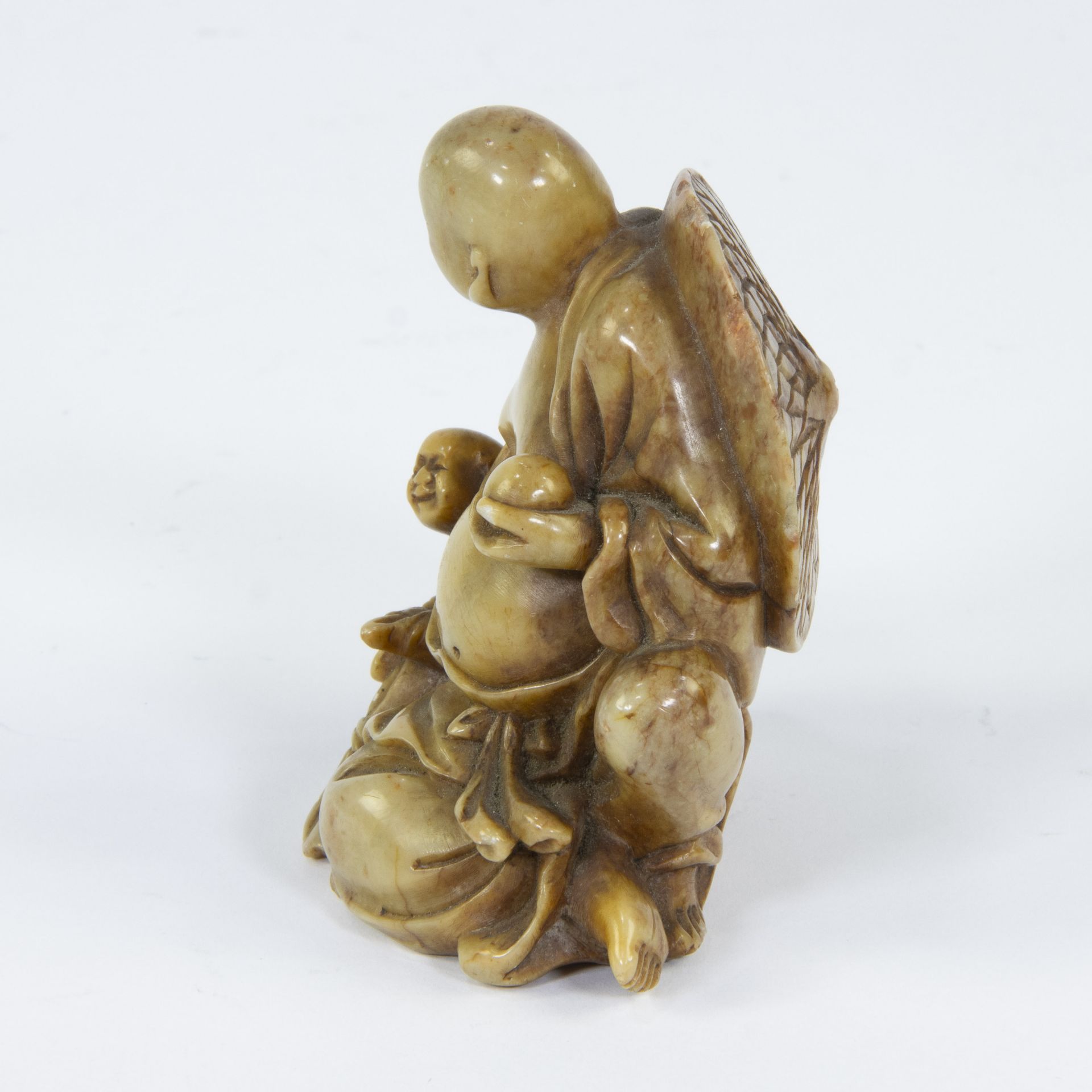 God of good luck and good fortune Hotei Buddha or laughing Buddha in soapstone - Bild 2 aus 5