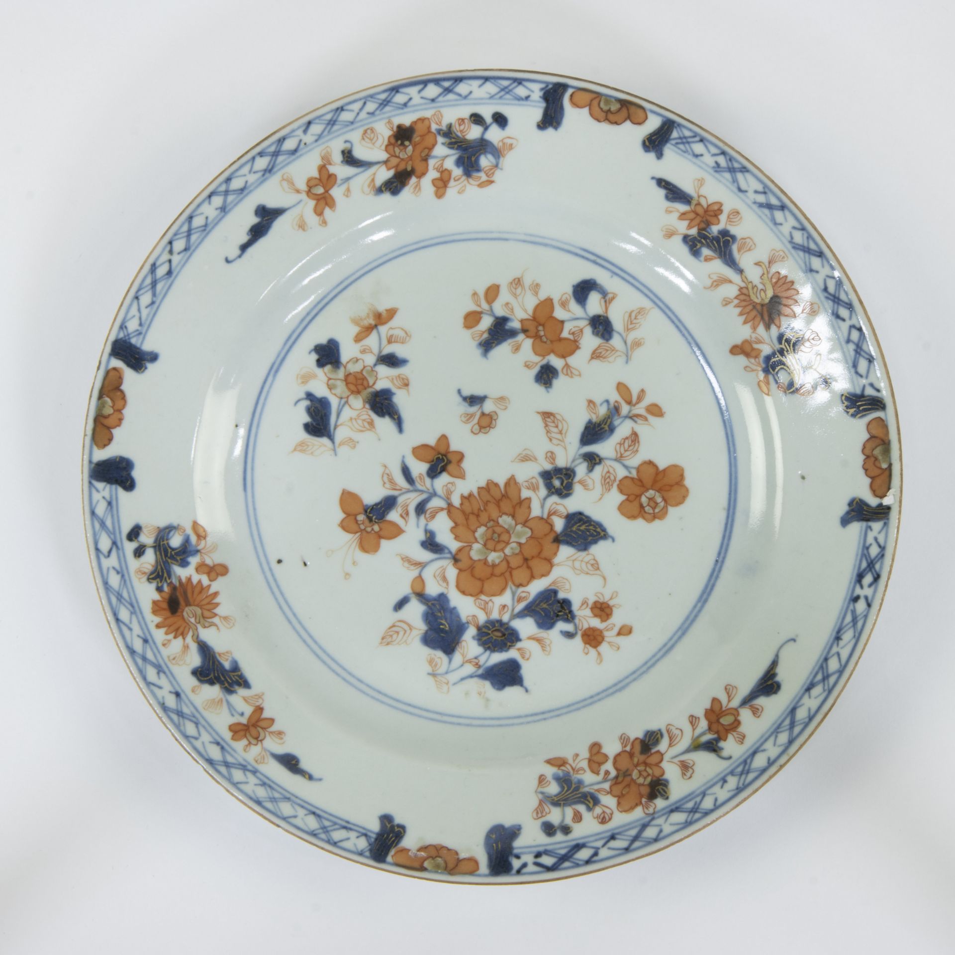 A set of 8 Imari porcelain dinner plates, decorated with peony, scattered flowers and Buddha hand ci - Image 4 of 19